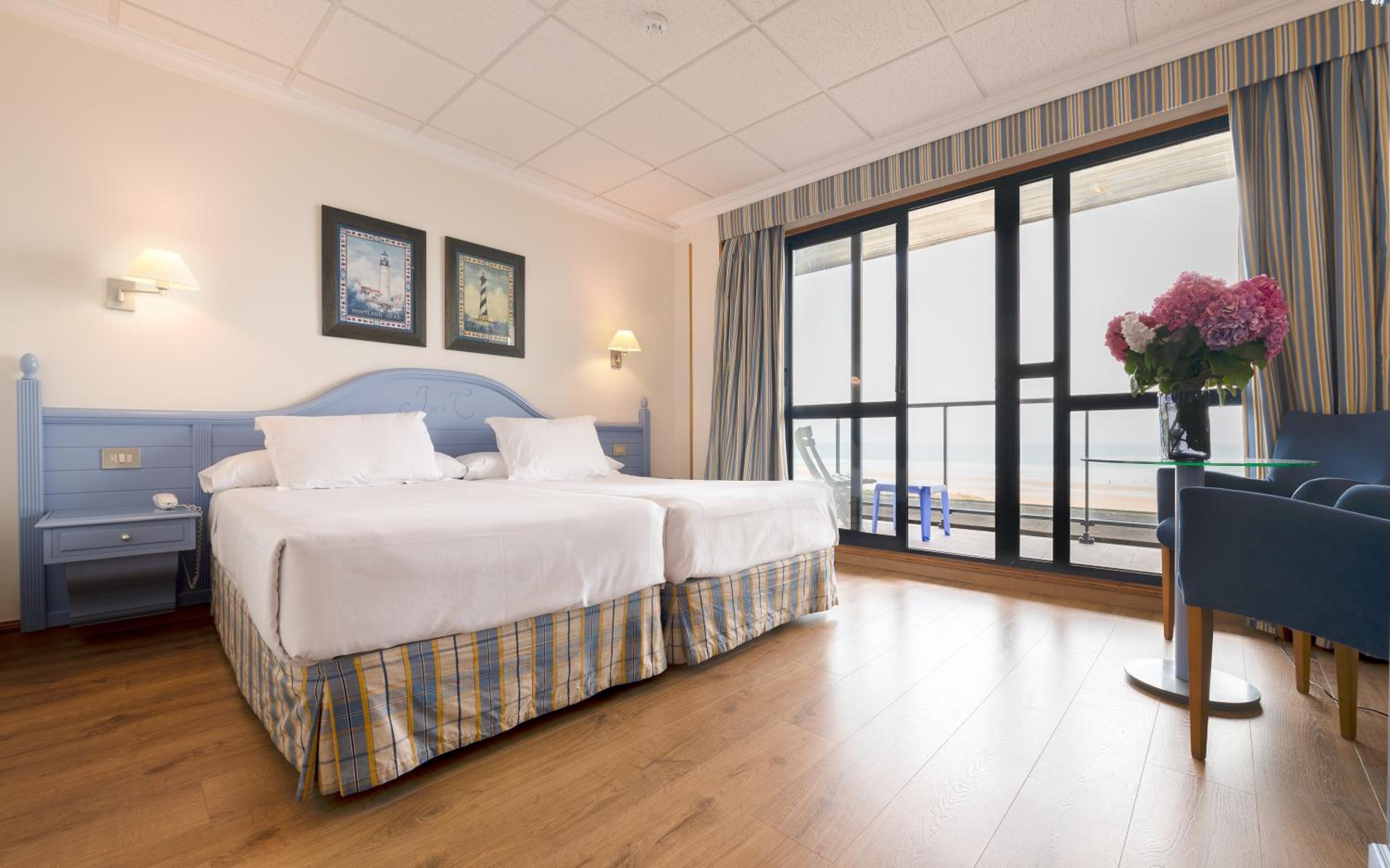 Habitación Doble con Balcón y Vista al Mar
