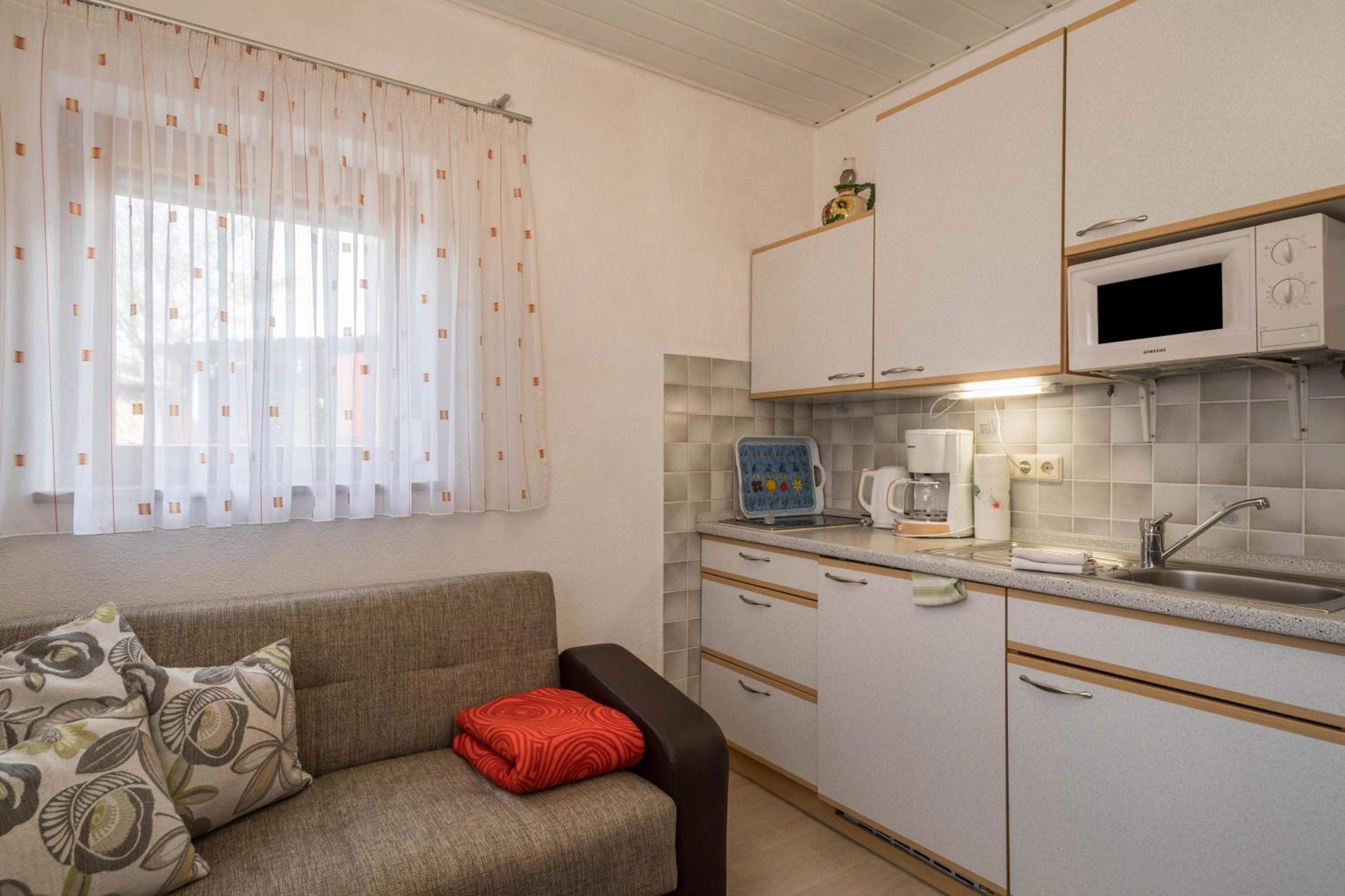 One-Bedroom Apartment with Garden photo 3