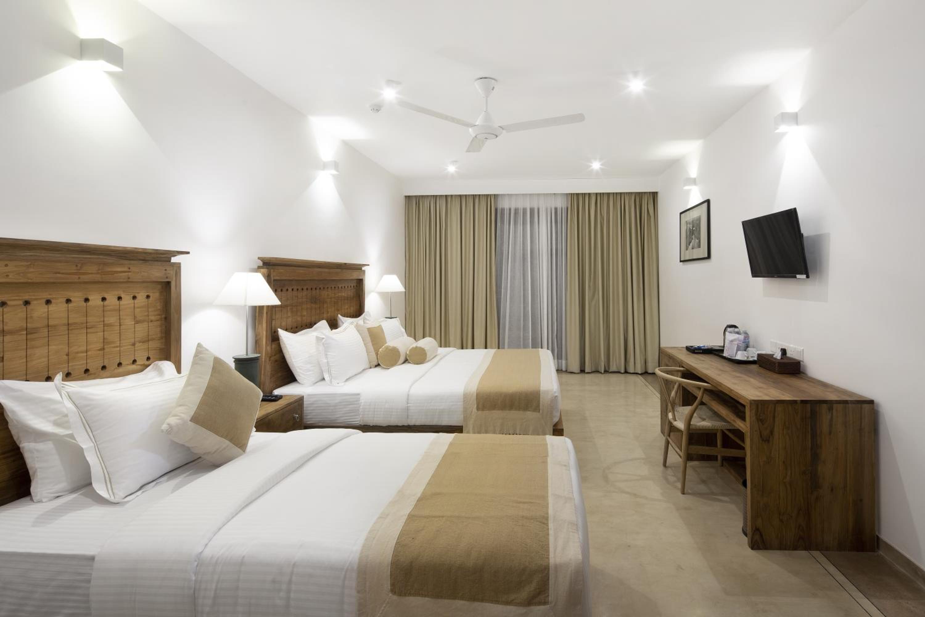 Super Deluxe Triple Room With Sea View - Photo 1