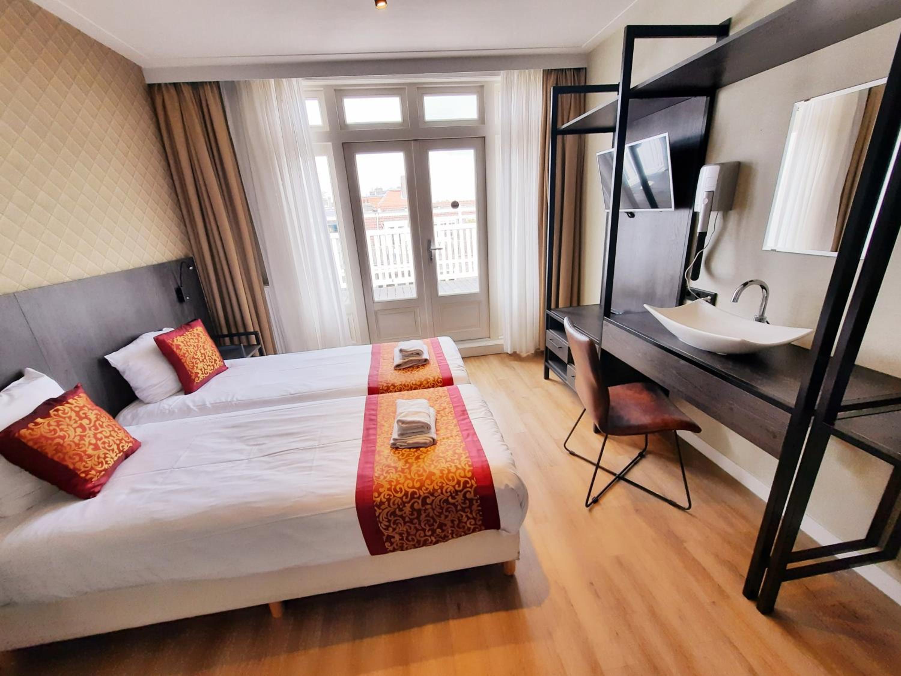 Double/Twin Room with Shared Bathroom