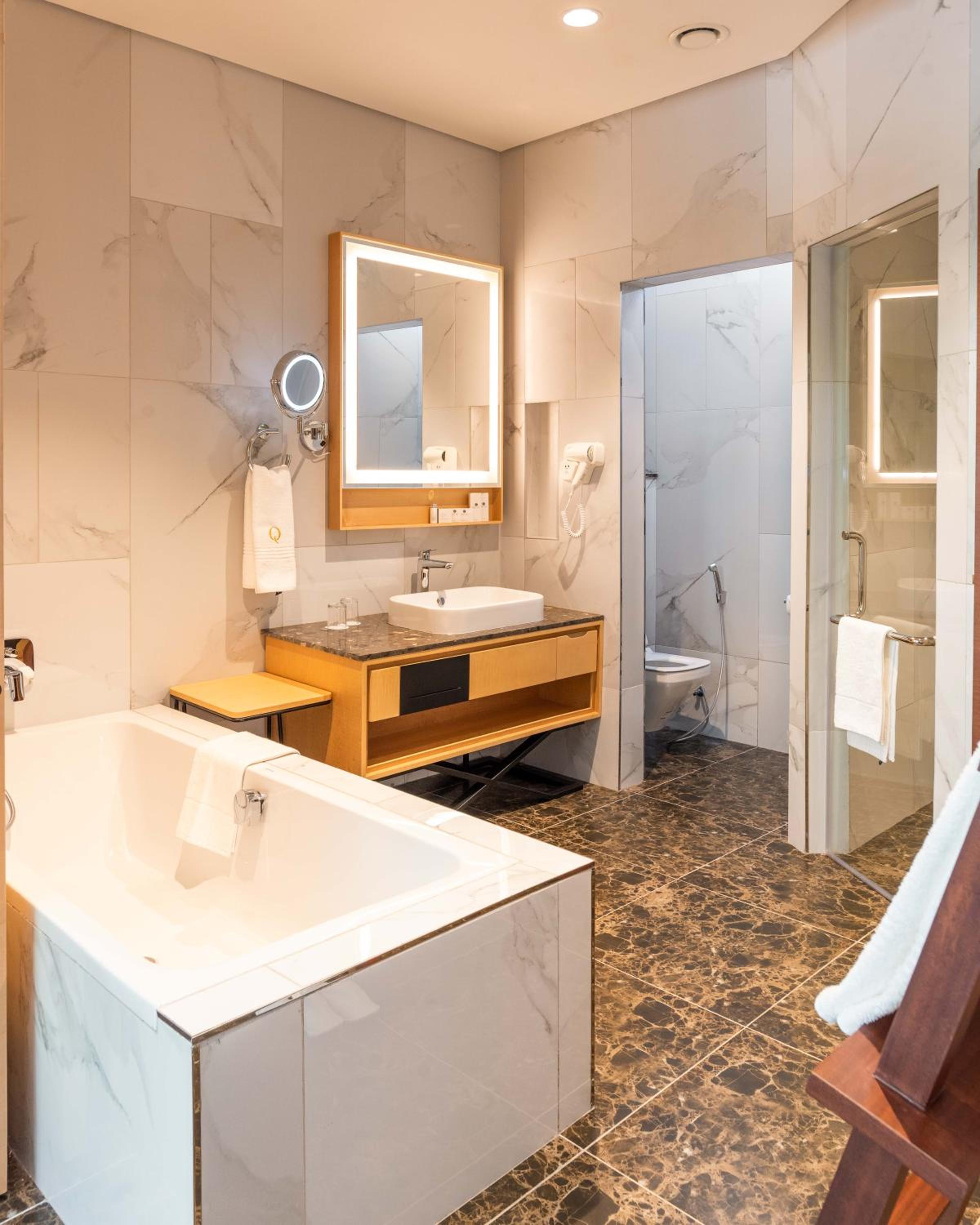 King Suite - Photo 5