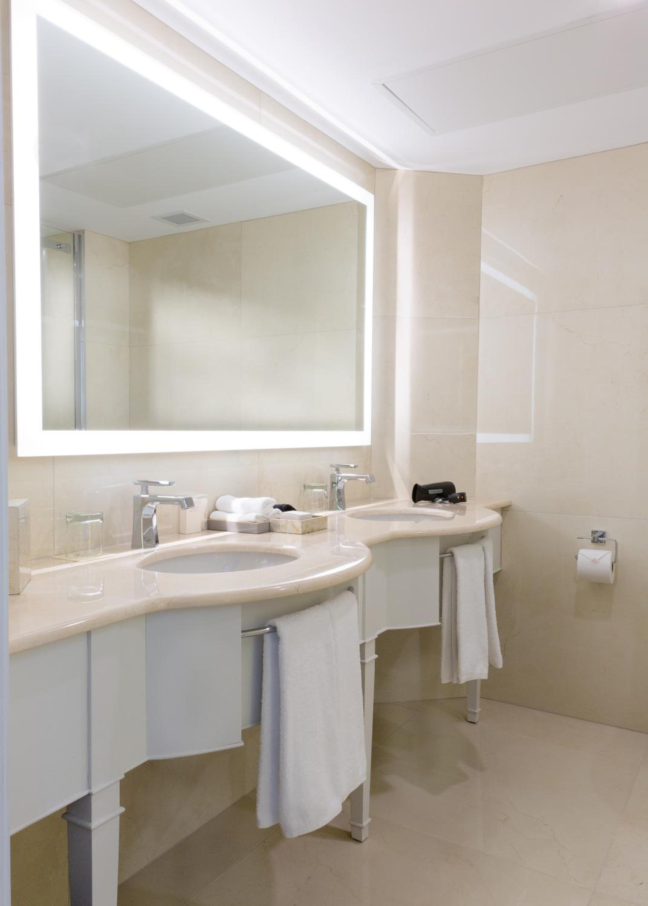 Standard Suite - Photo 3