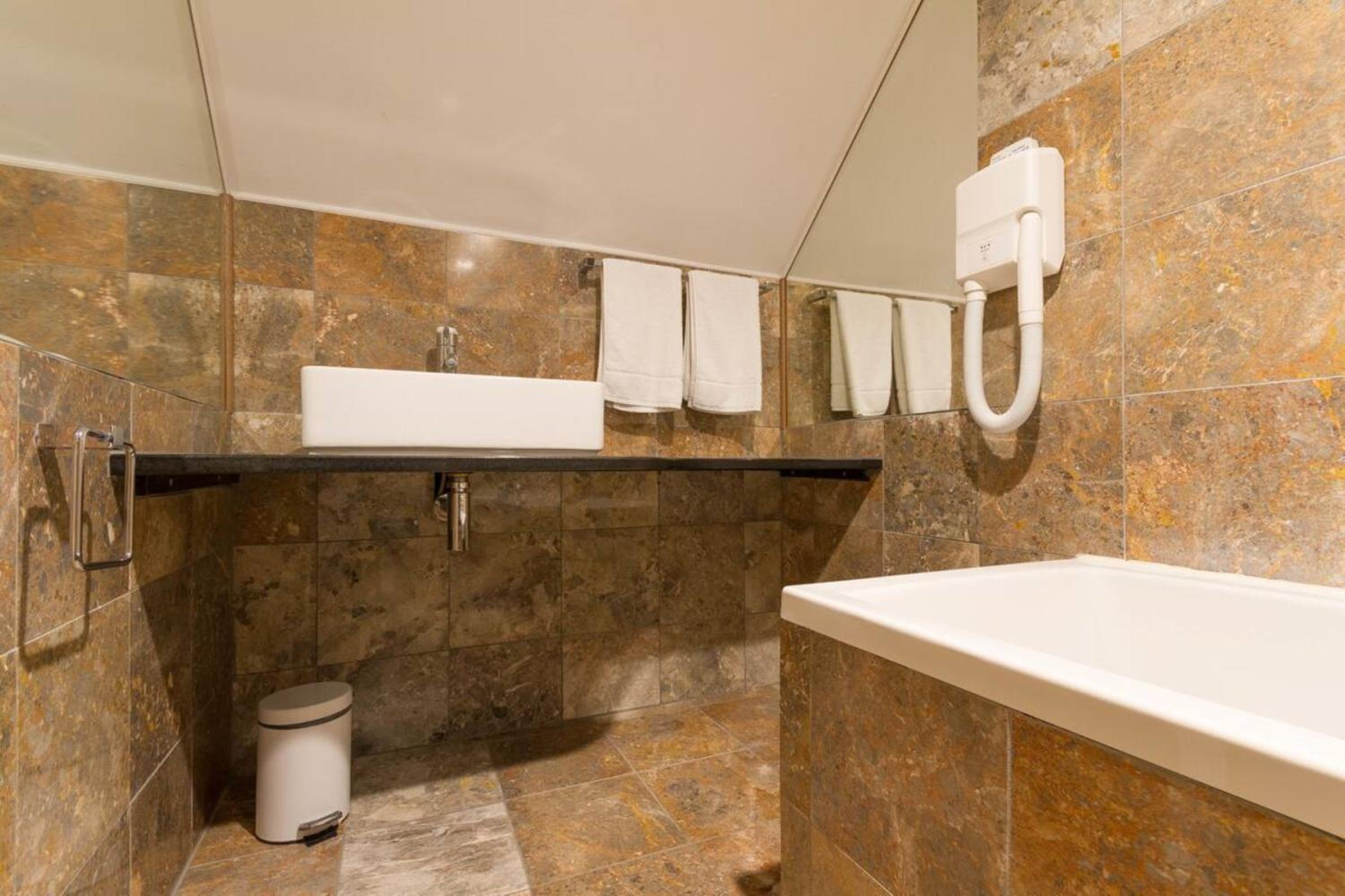 Double or Twin Room photo 3