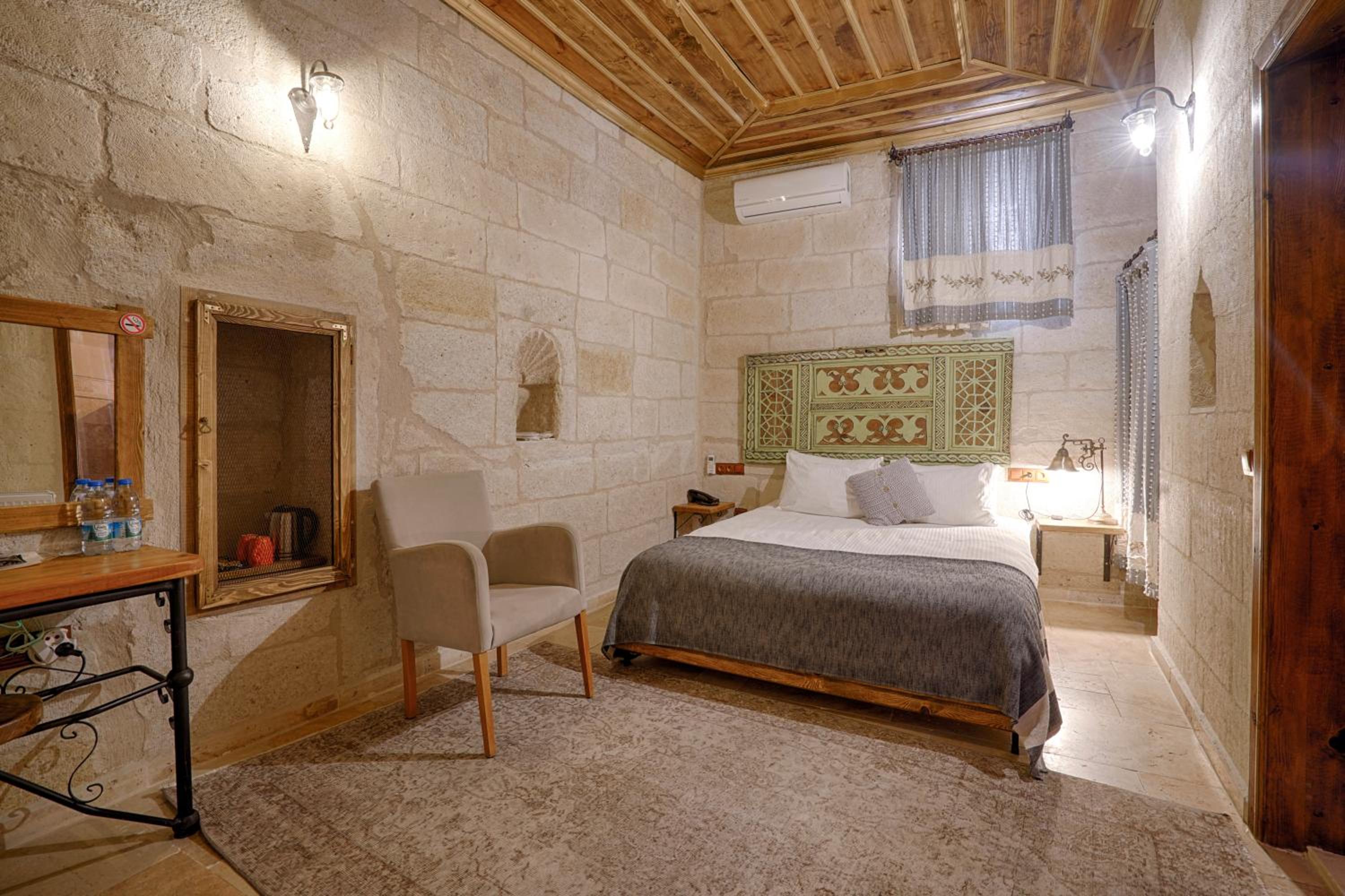 Stone Room - Photo 17