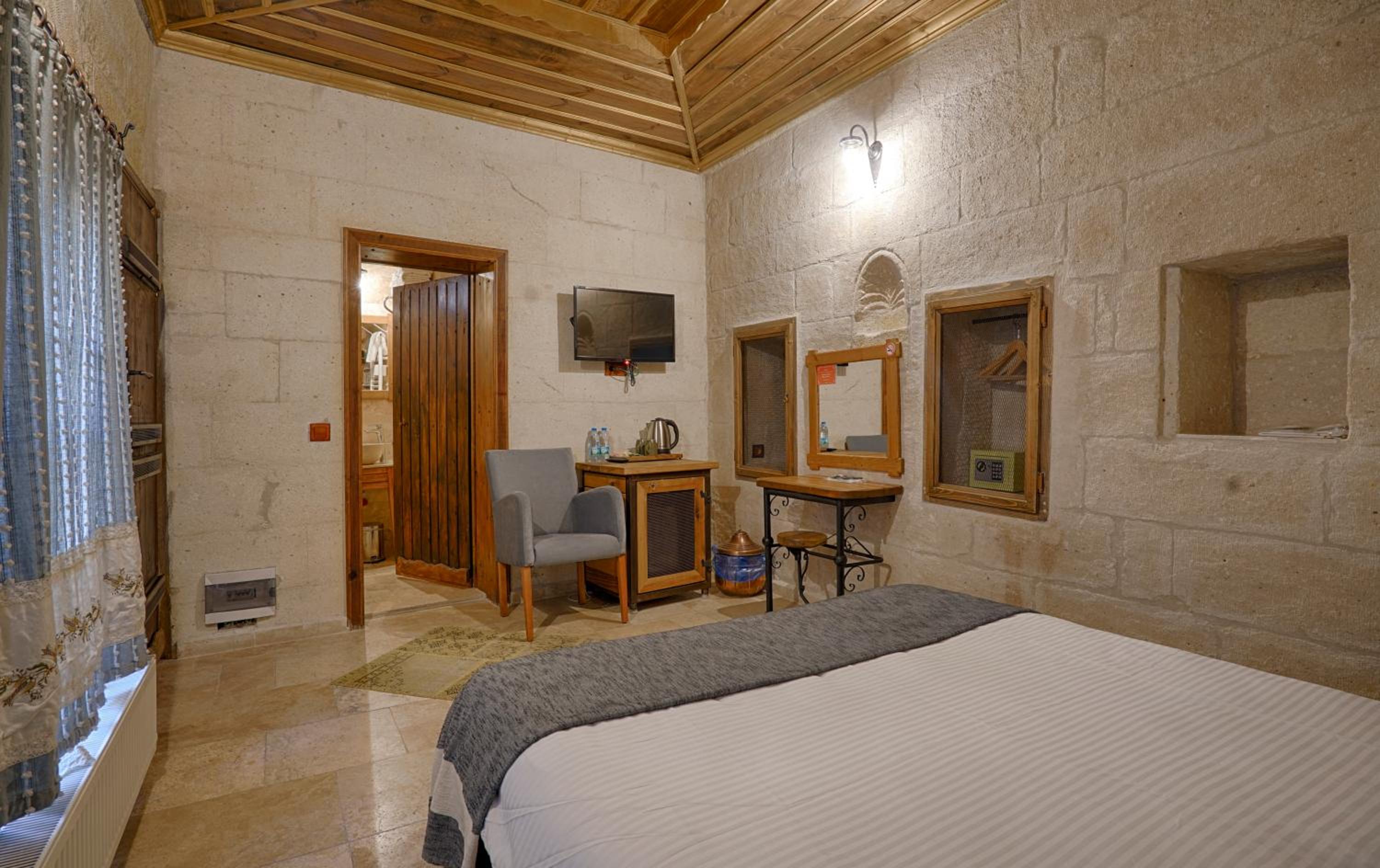 Stone Room - Photo 15