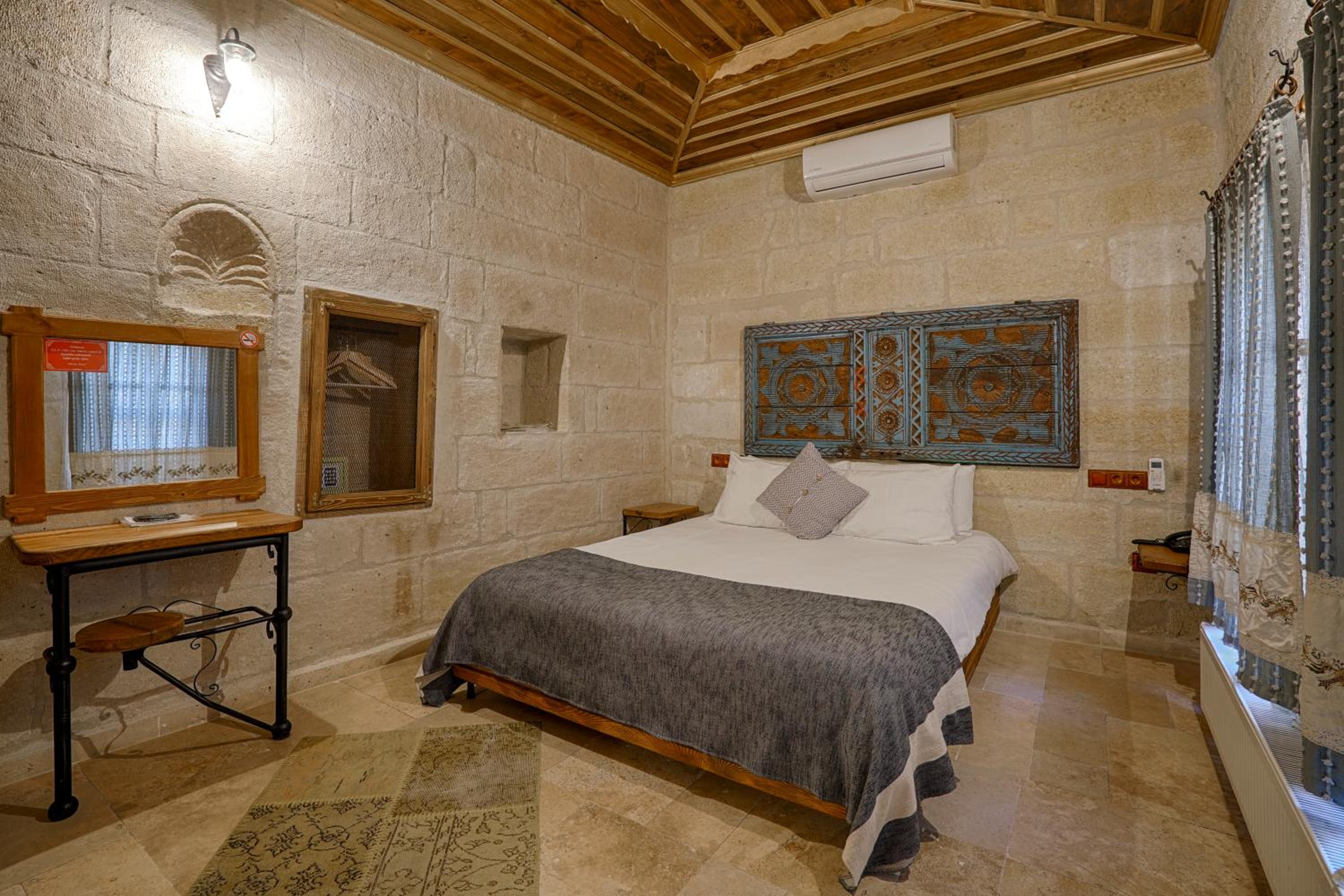 Stone Room - Photo 13