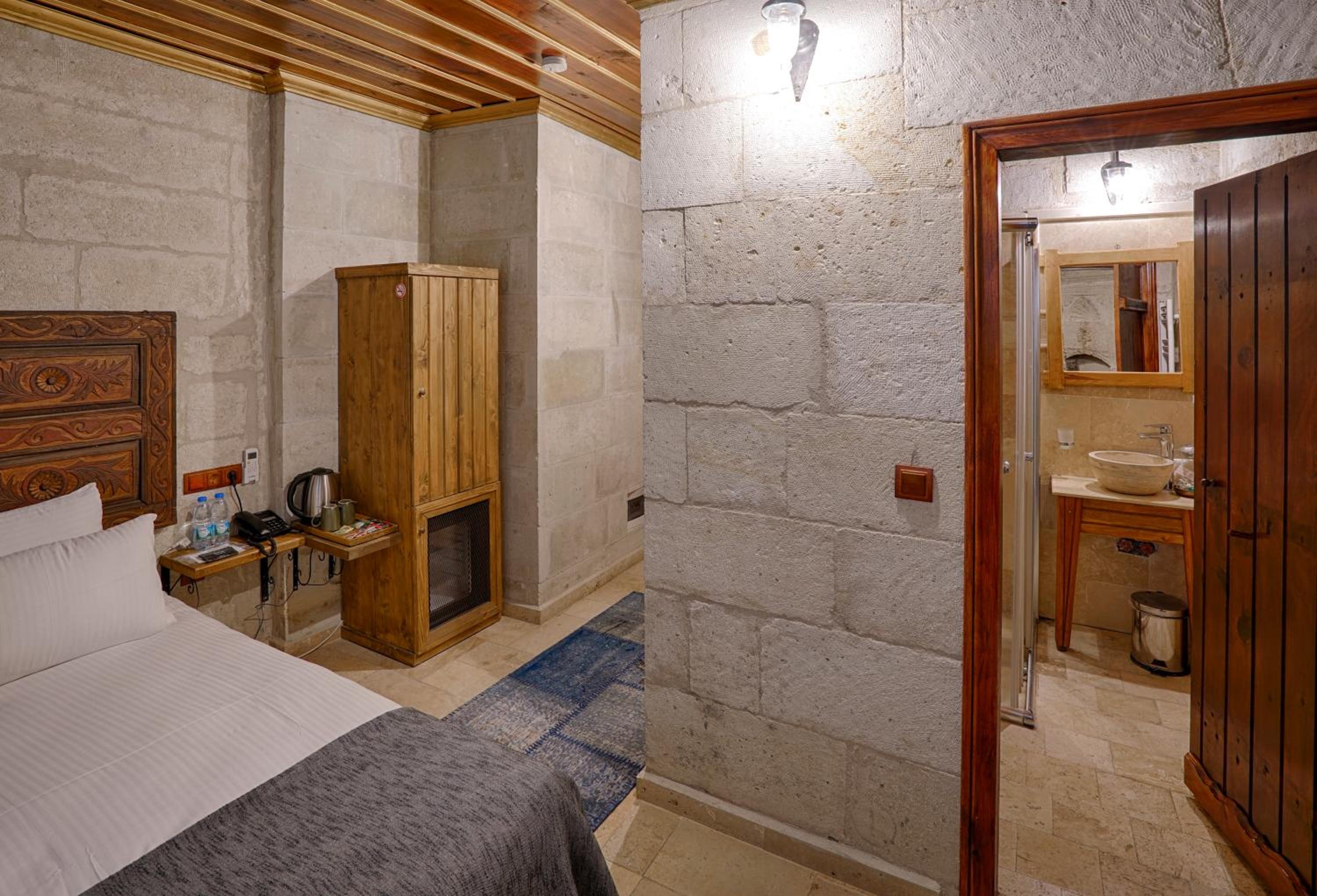 Stone Room - Photo 10