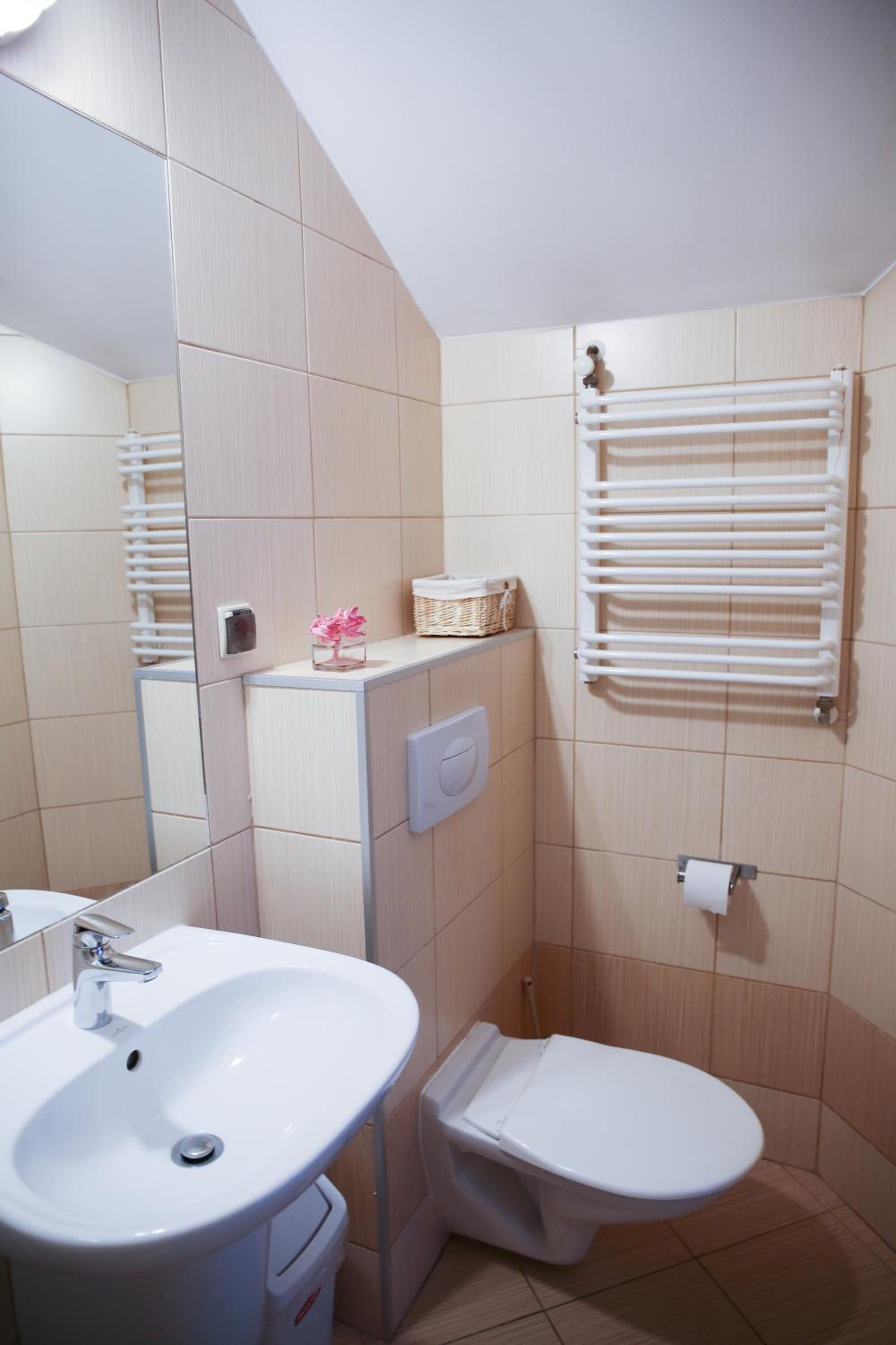 Quadruple Room with Balcony - Photo 4