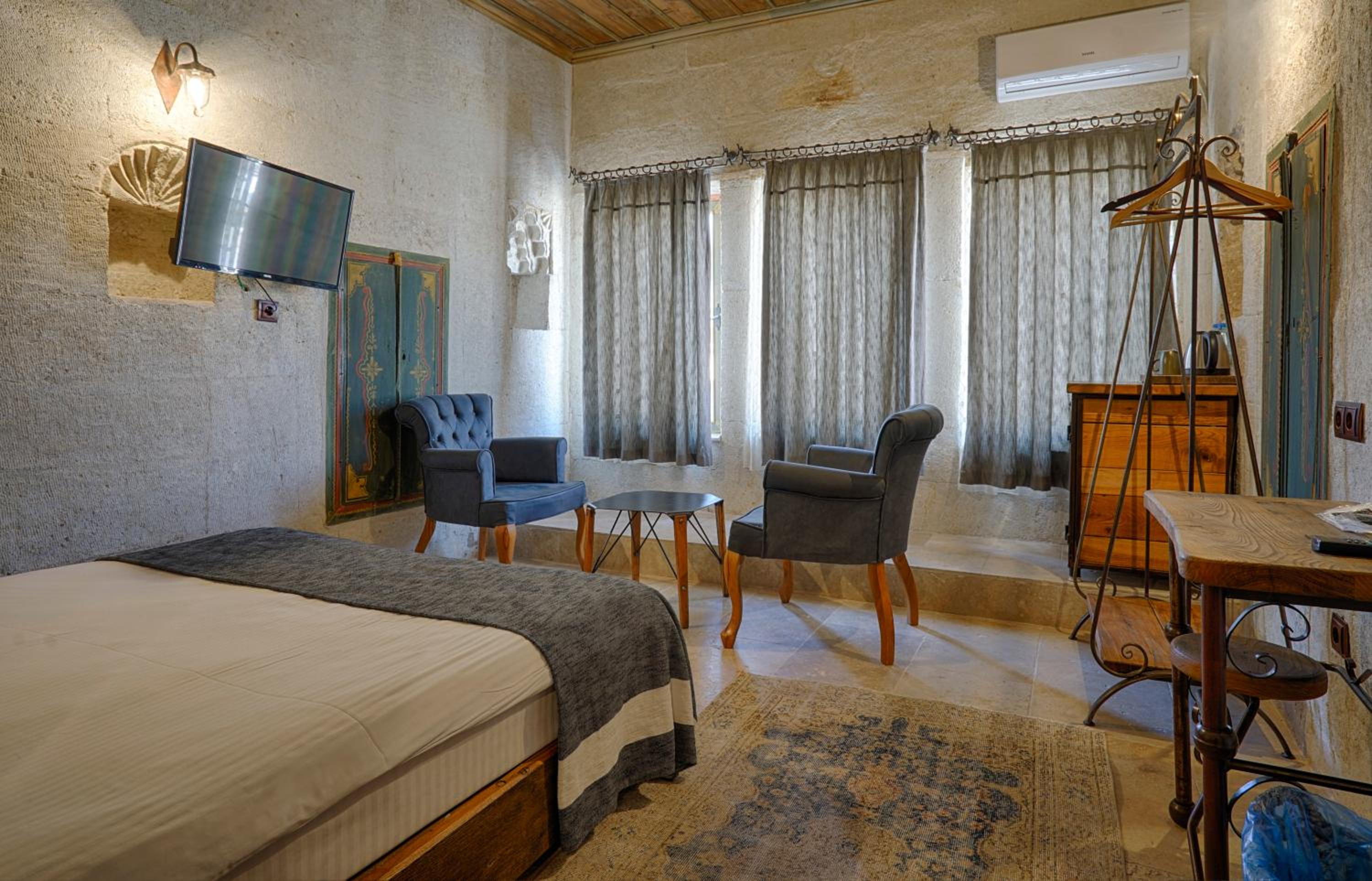 Deluxe Room - Photo 19