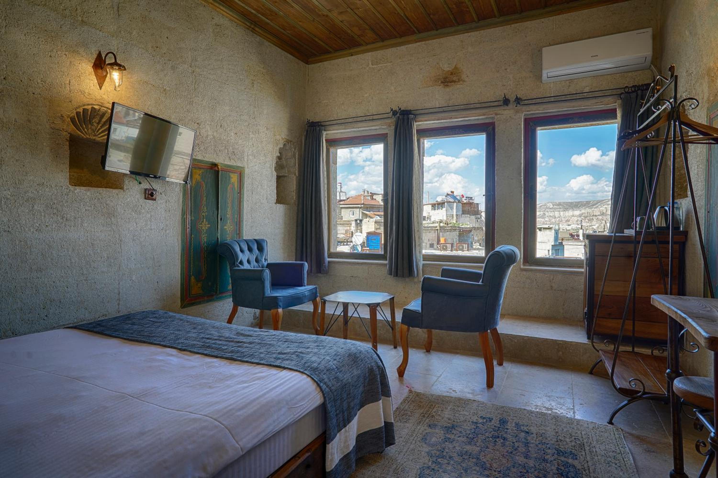 Deluxe Room - Photo 21