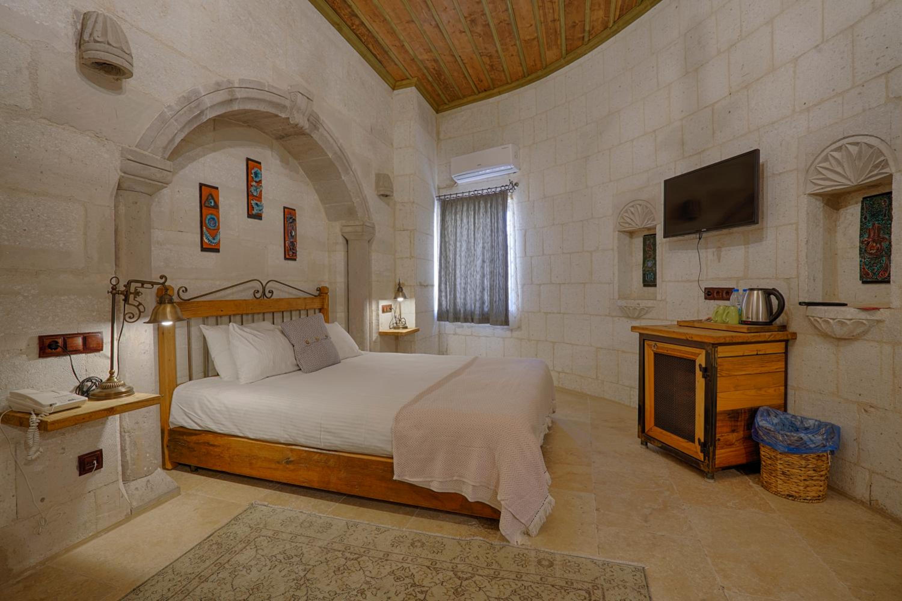 Deluxe Room - Photo 16