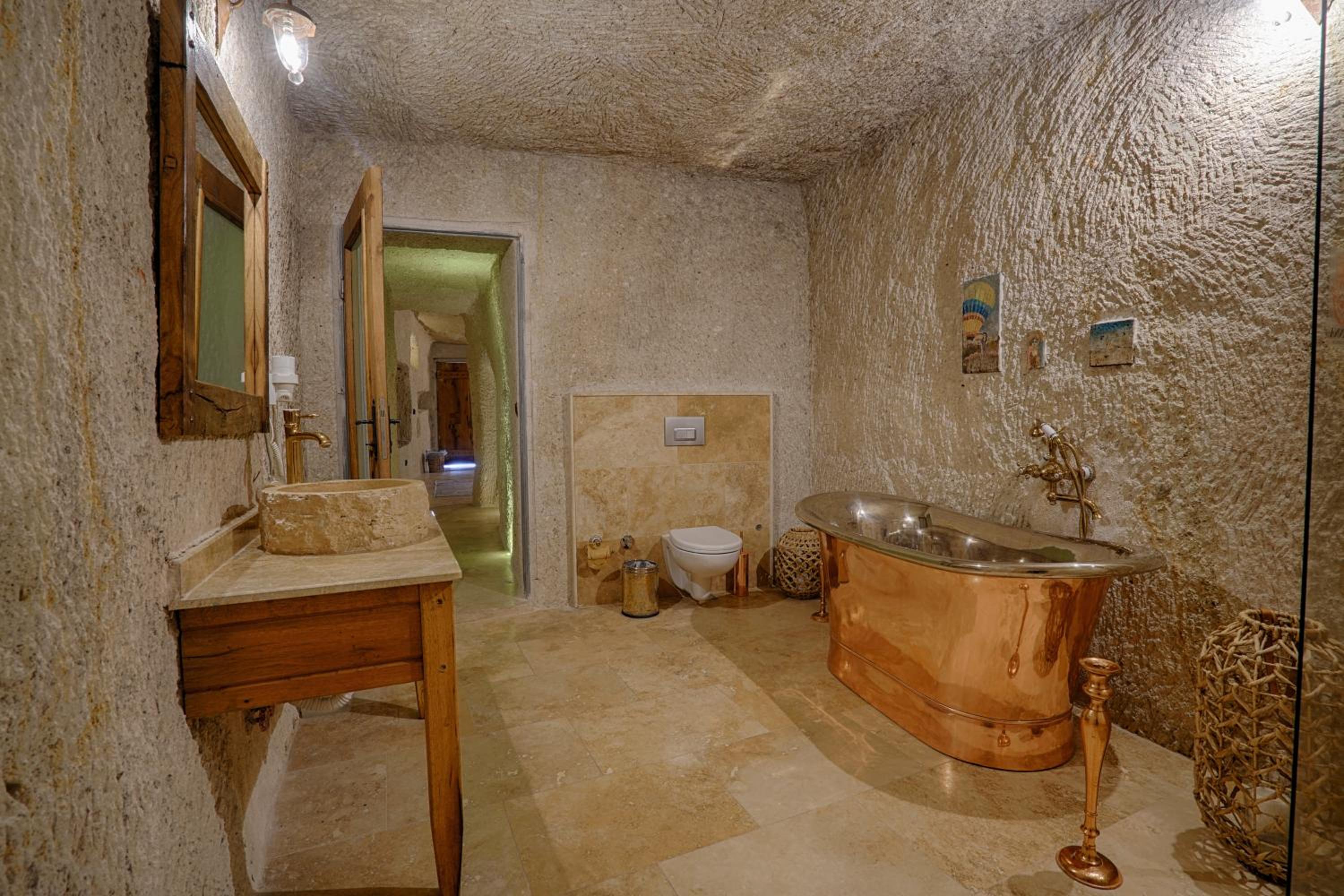Suite - Photo 29