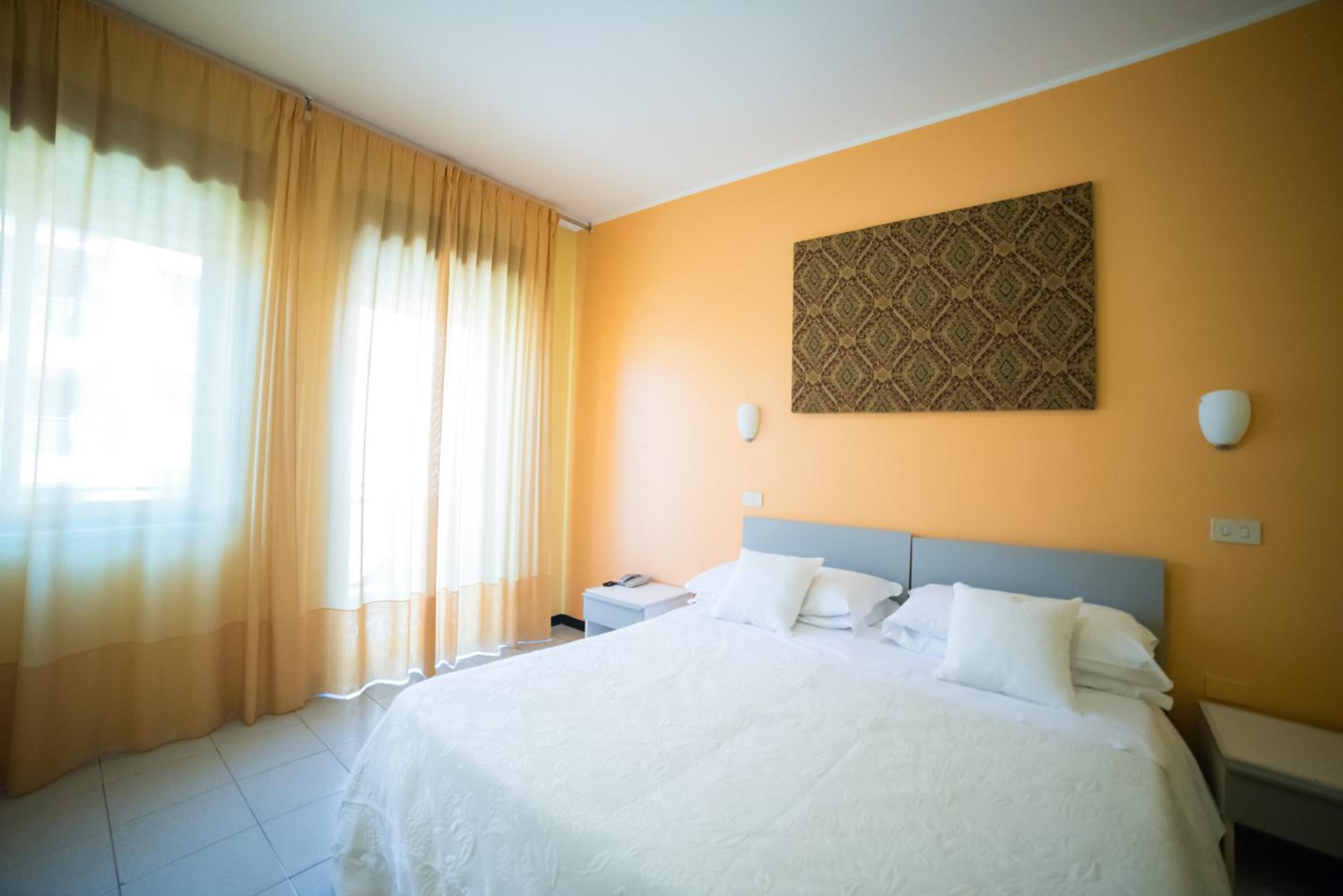 Standard Double Room - Photo 1