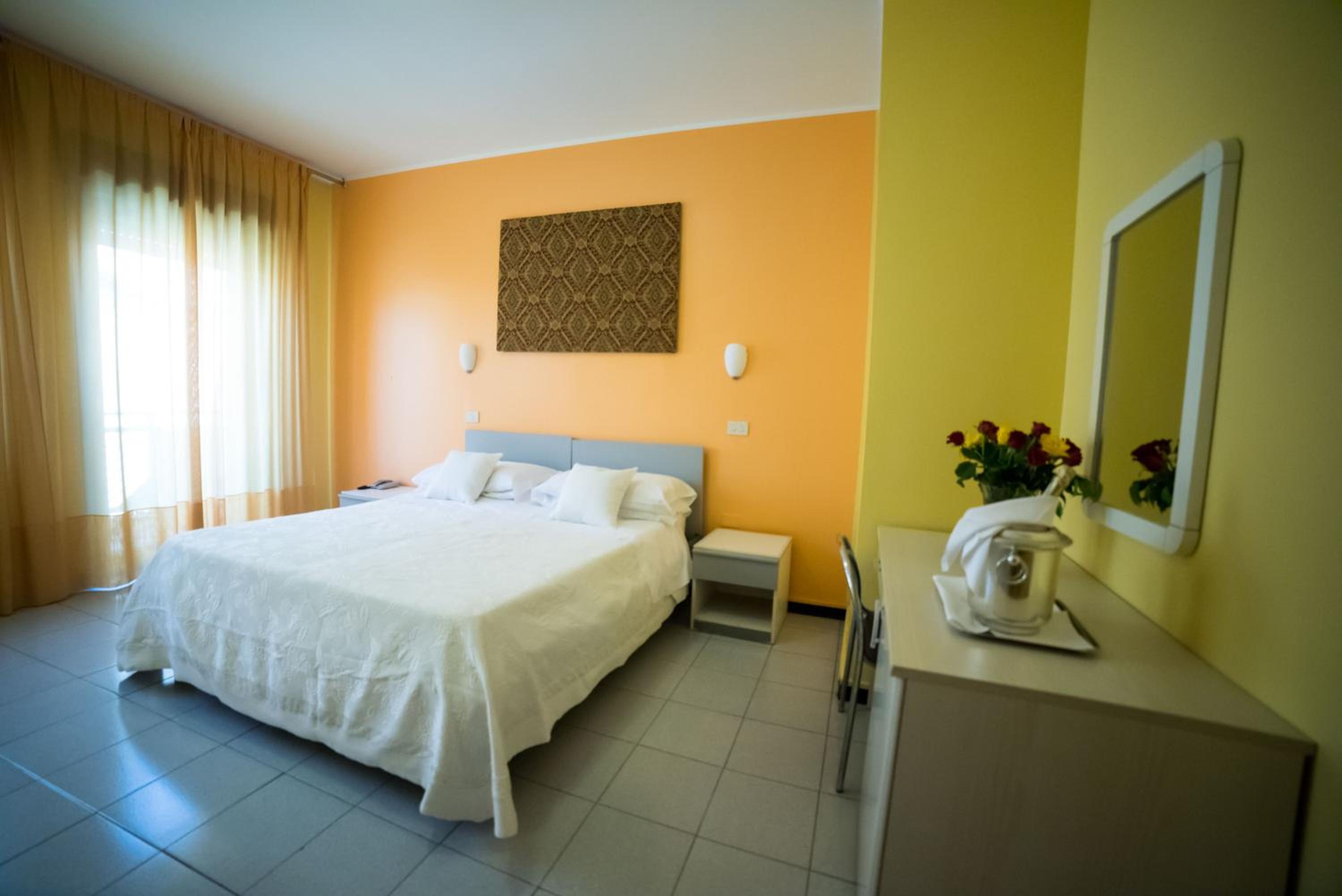 Standard Double Room - Photo 5