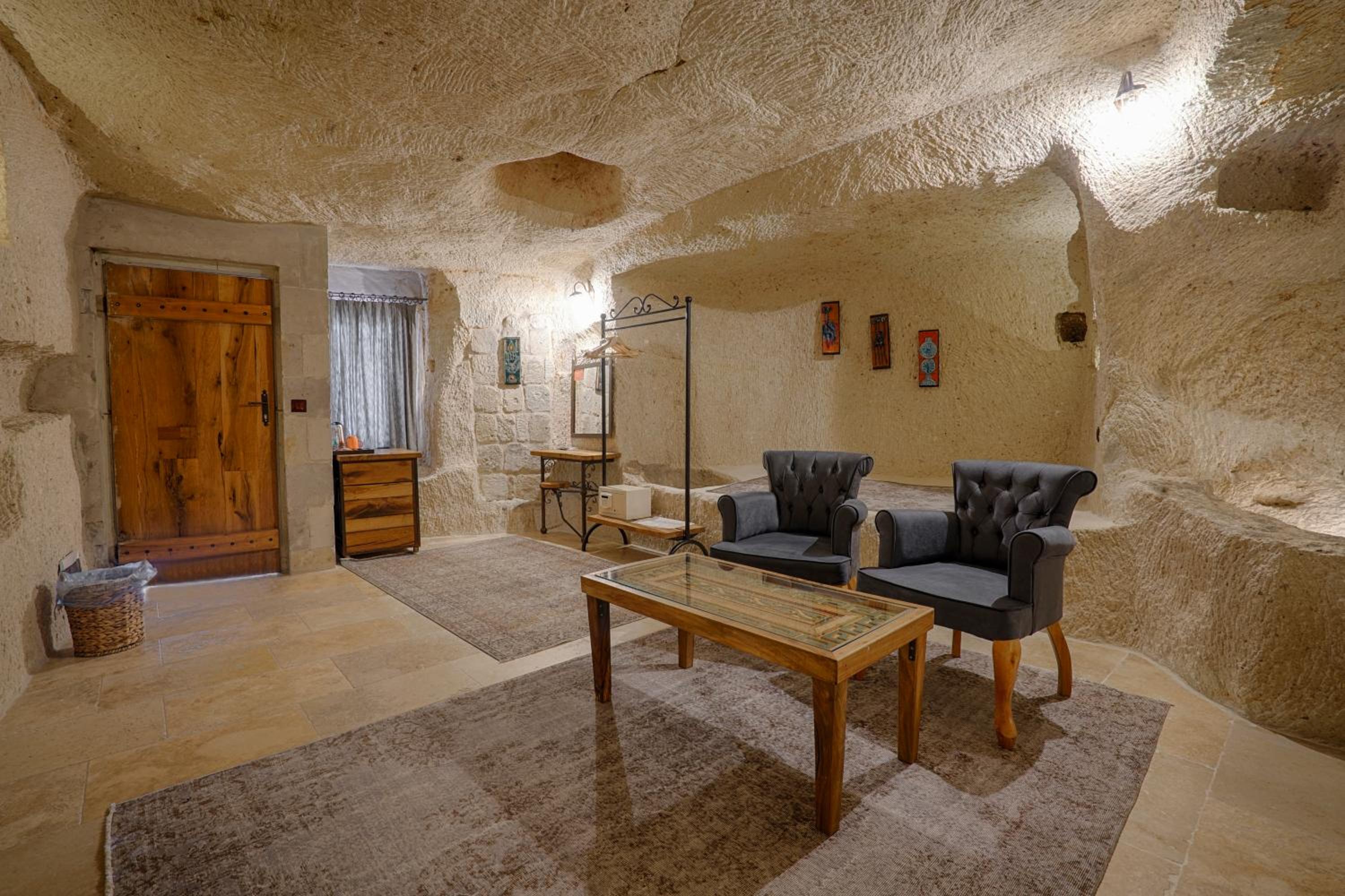 Suite - Photo 32