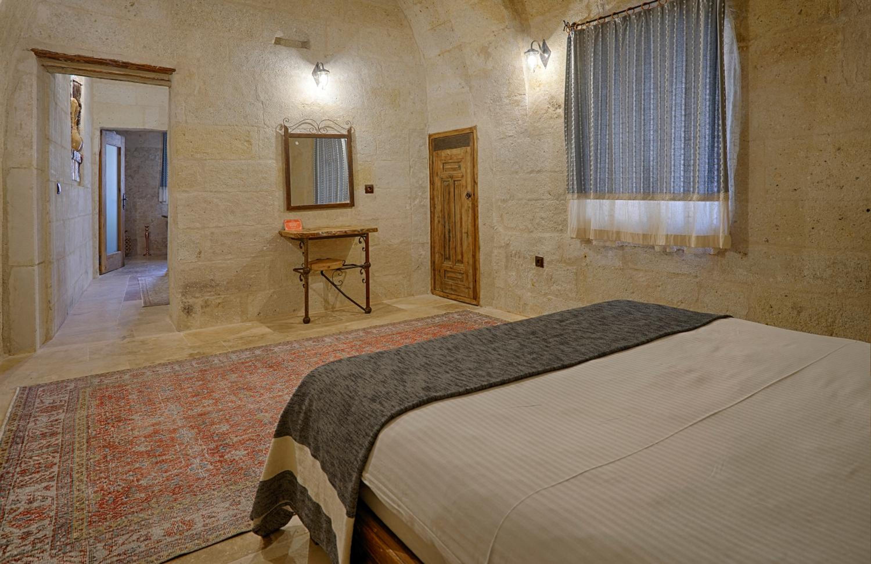Suite - Photo 25