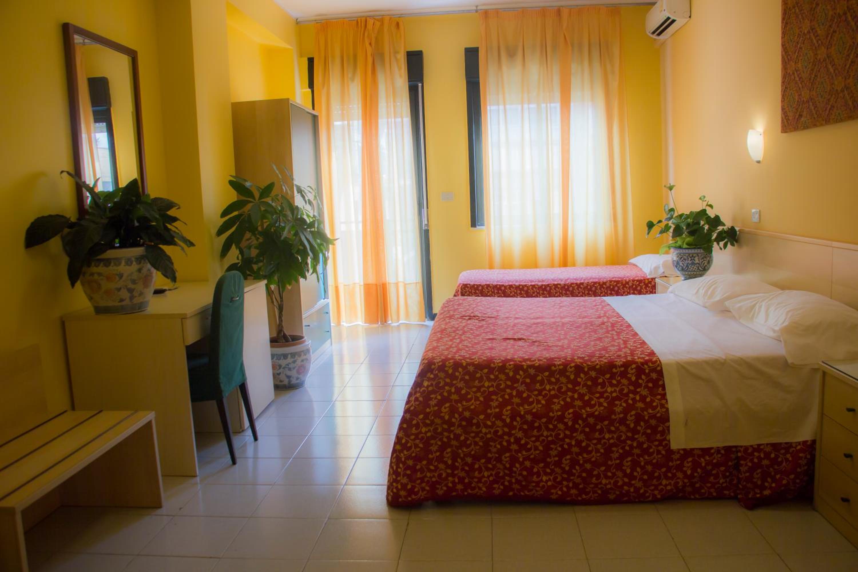 Superior Quadruple Room - Photo 5