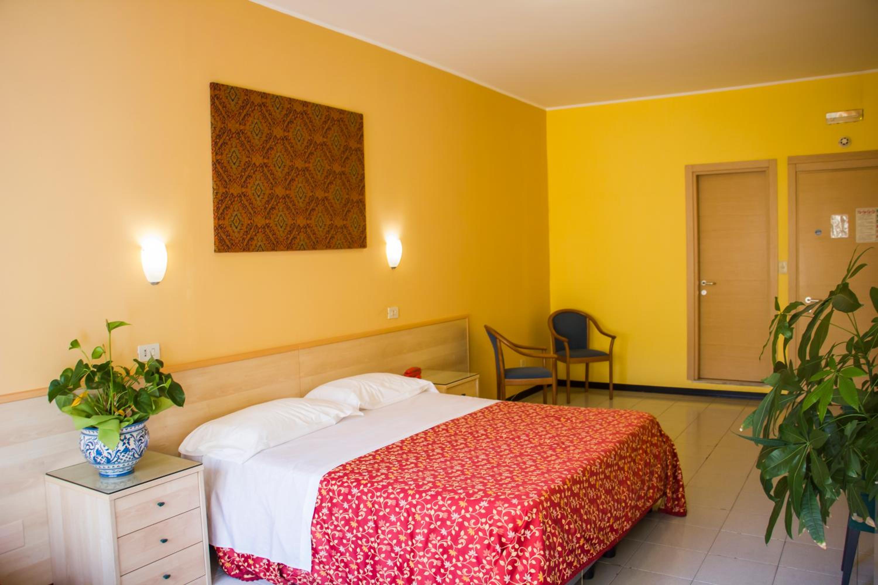 Superior Quadruple Room - Photo 4