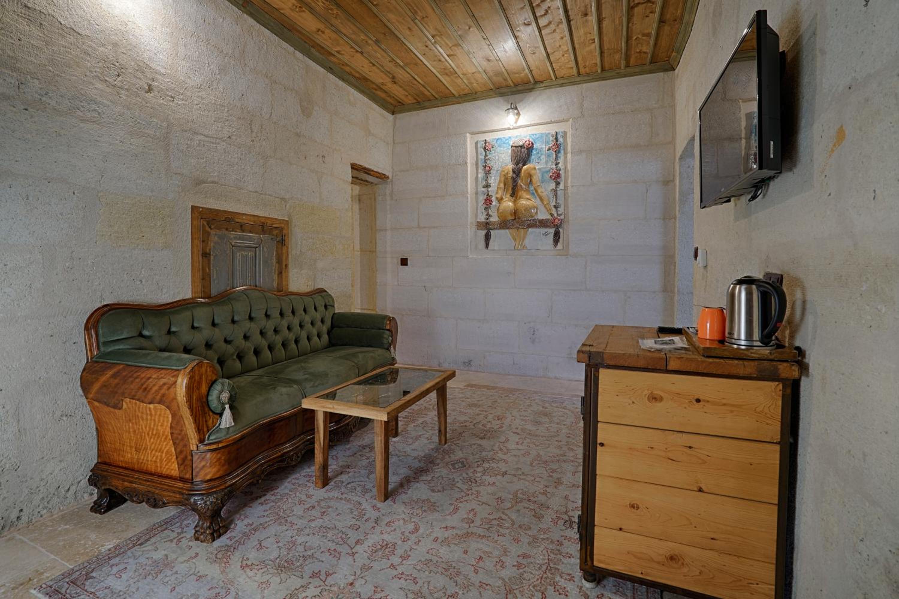 Suite - Photo 26