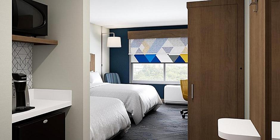 Queen Suite with Two Queen Beds - Mobility Accessible with Tub photo 1