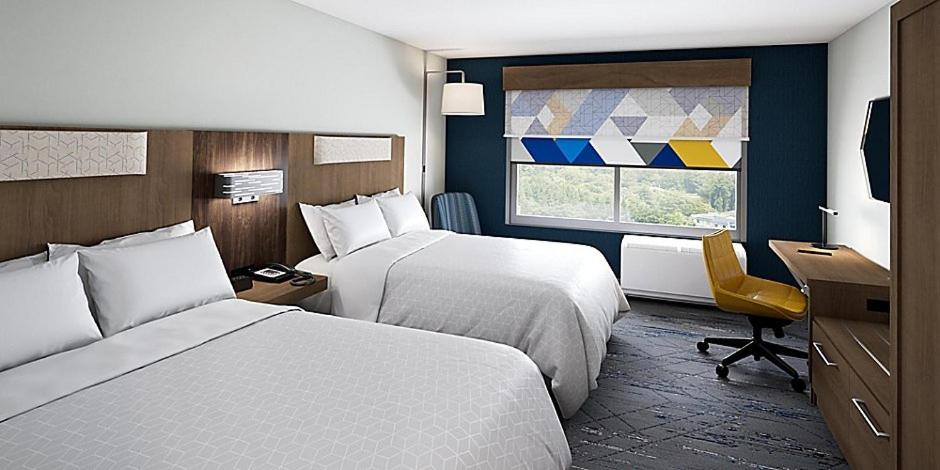 Queen Suite with Two Queen Beds - Mobility Accessible with Tub photo 3