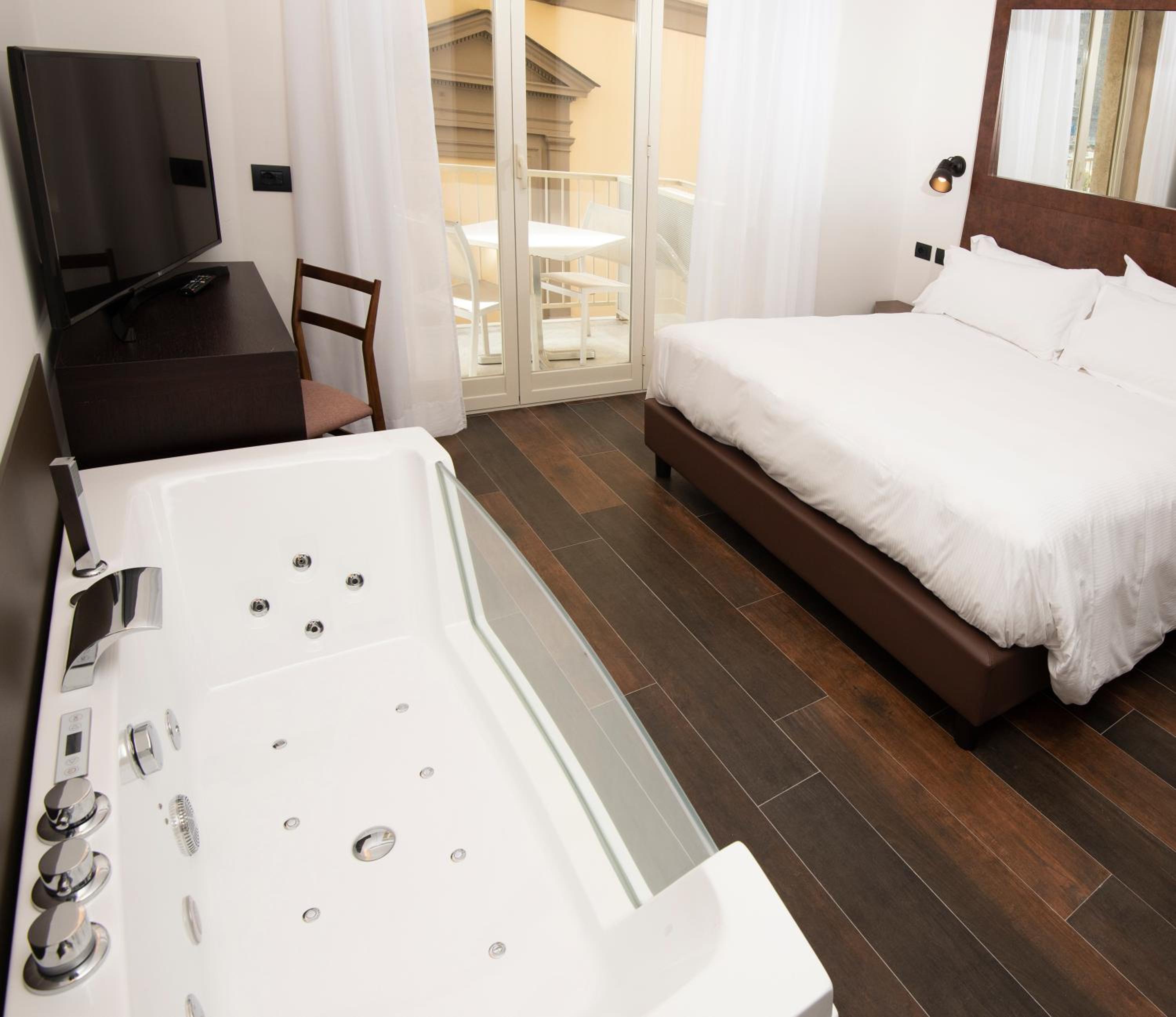 Queen Room with Spa Bath