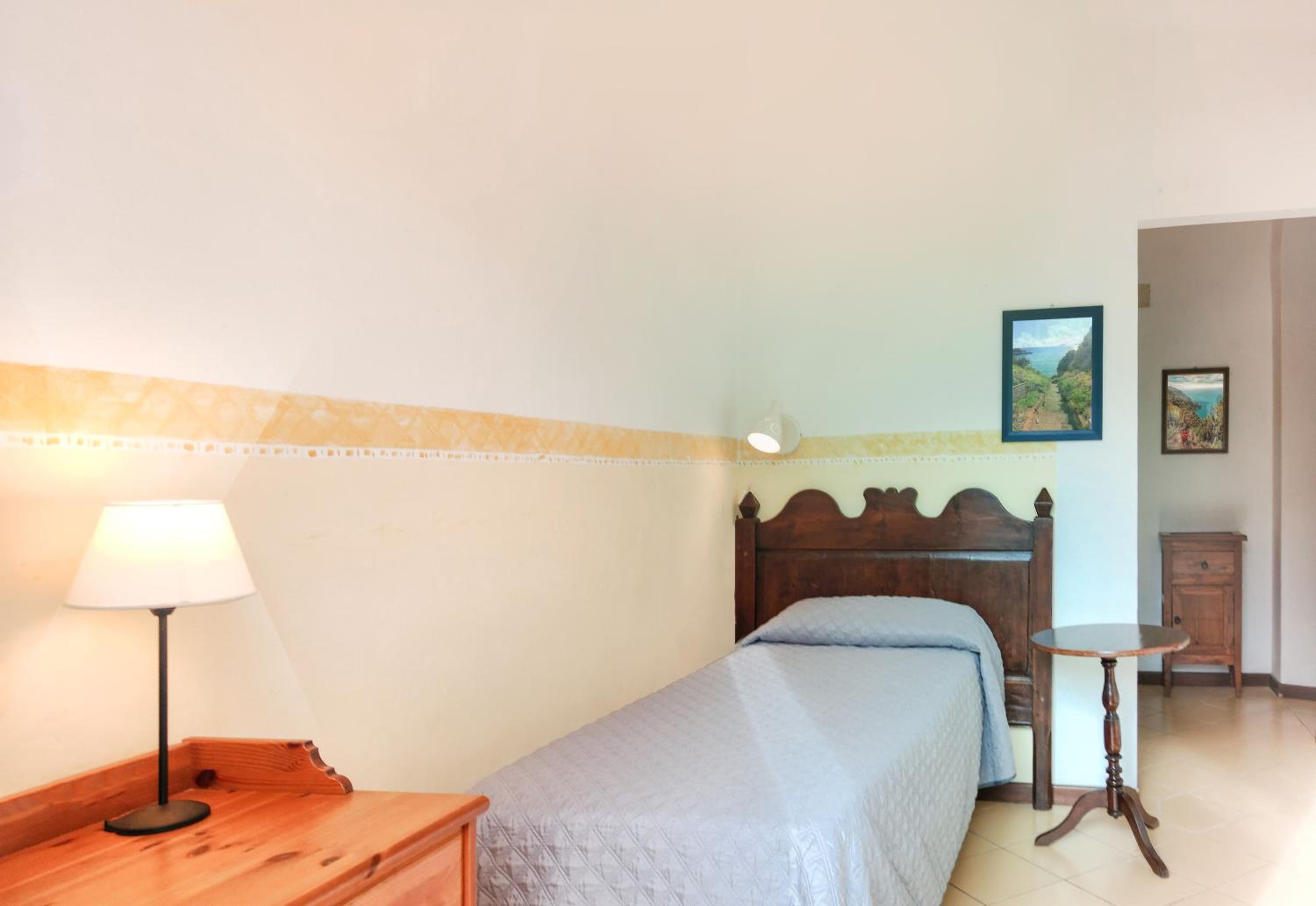 Economy Single Room - Photo 3