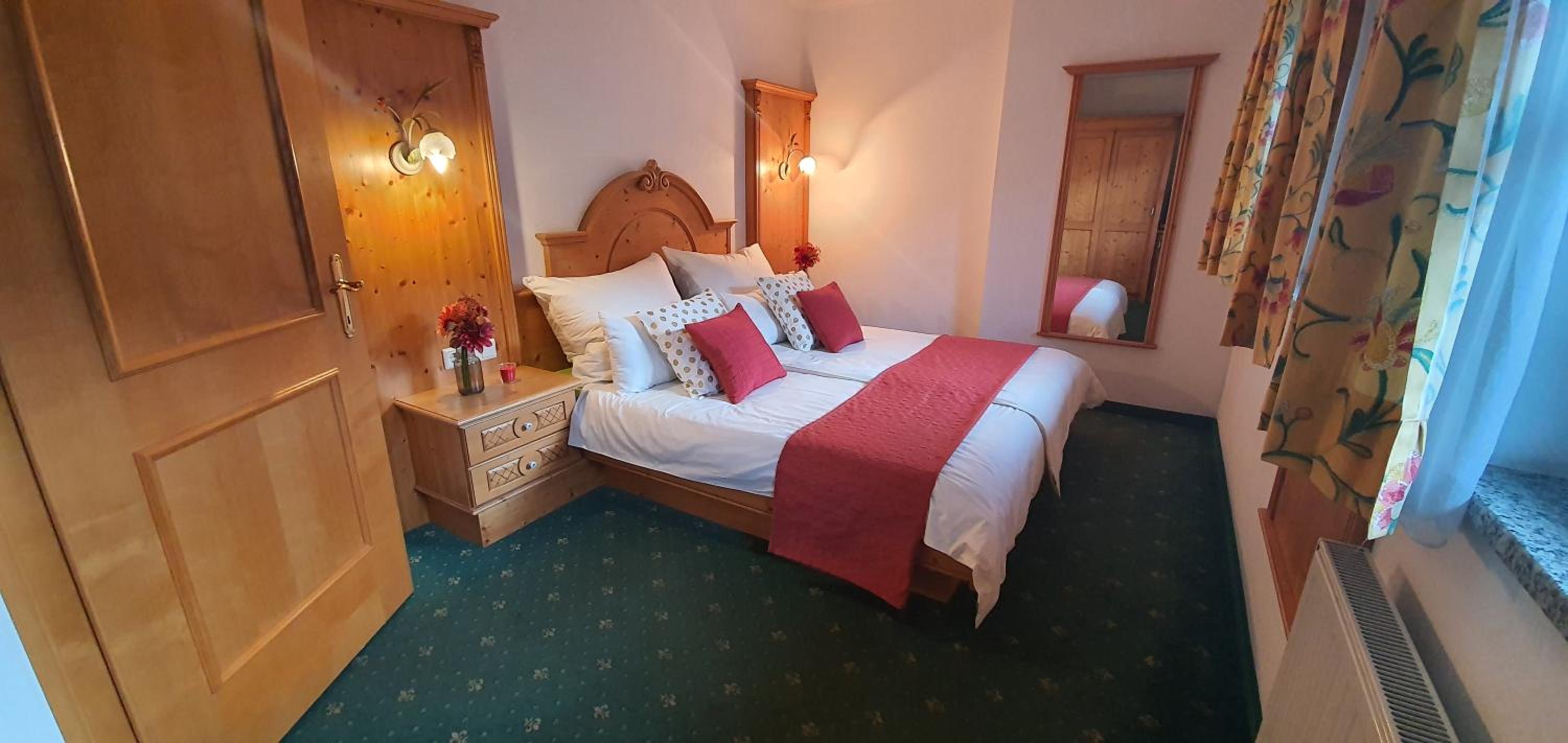 Two-Bedroom Apartment - Photo 3