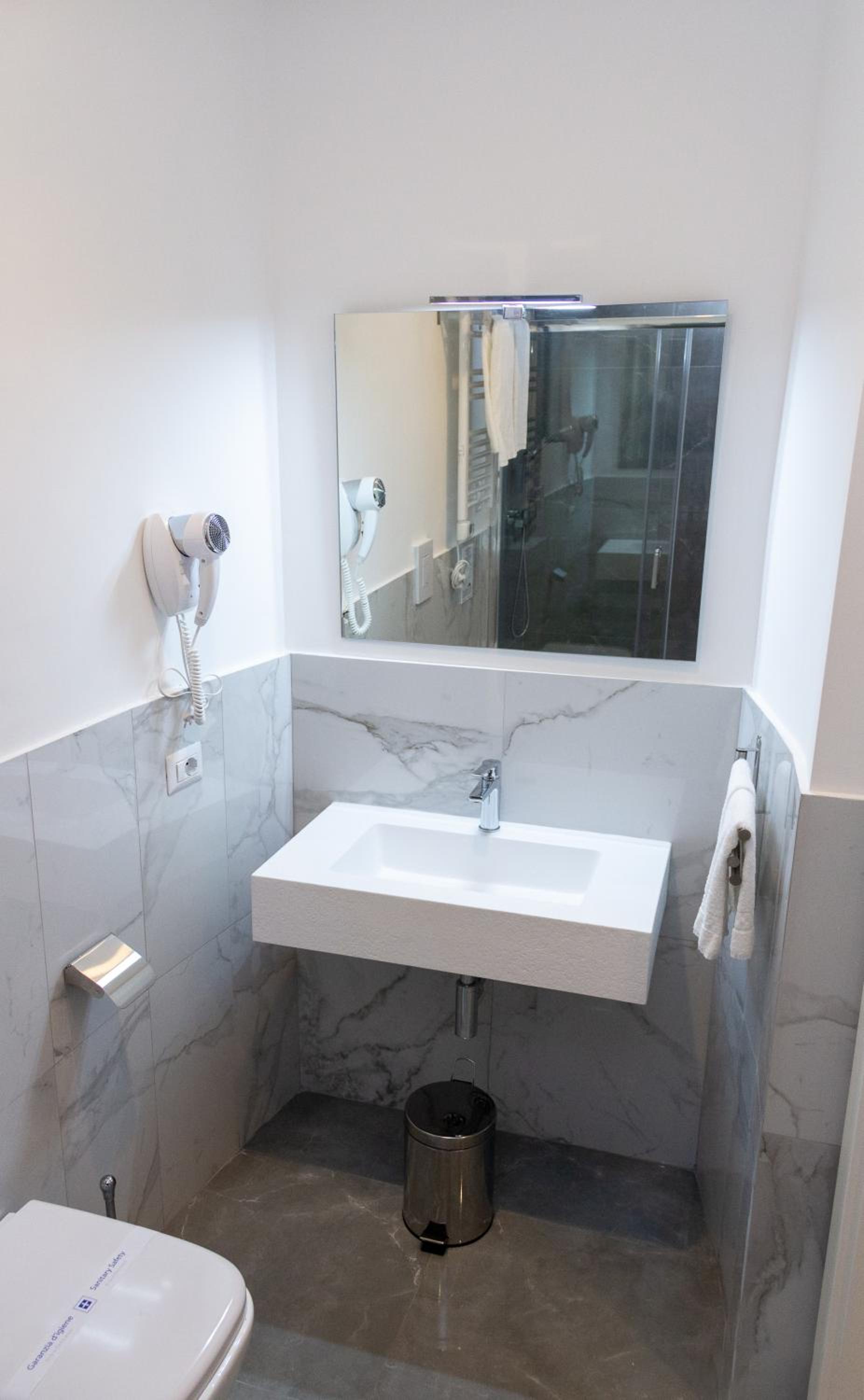Double or Twin Room photo 3