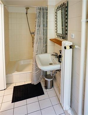 Single Room with Shared Bathroom photo 3