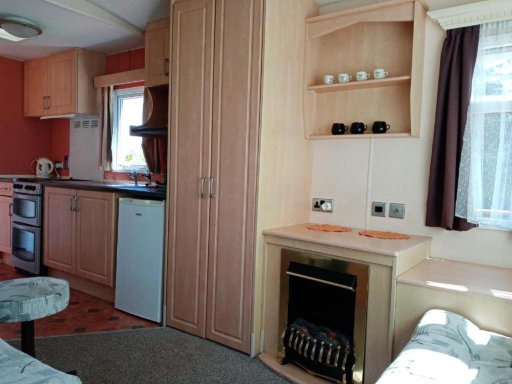 Mobile Home - Photo 2