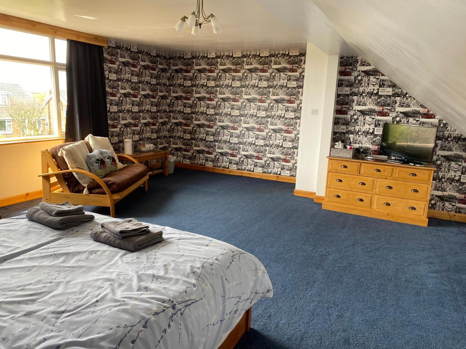 Deluxe King Room - Photo 14