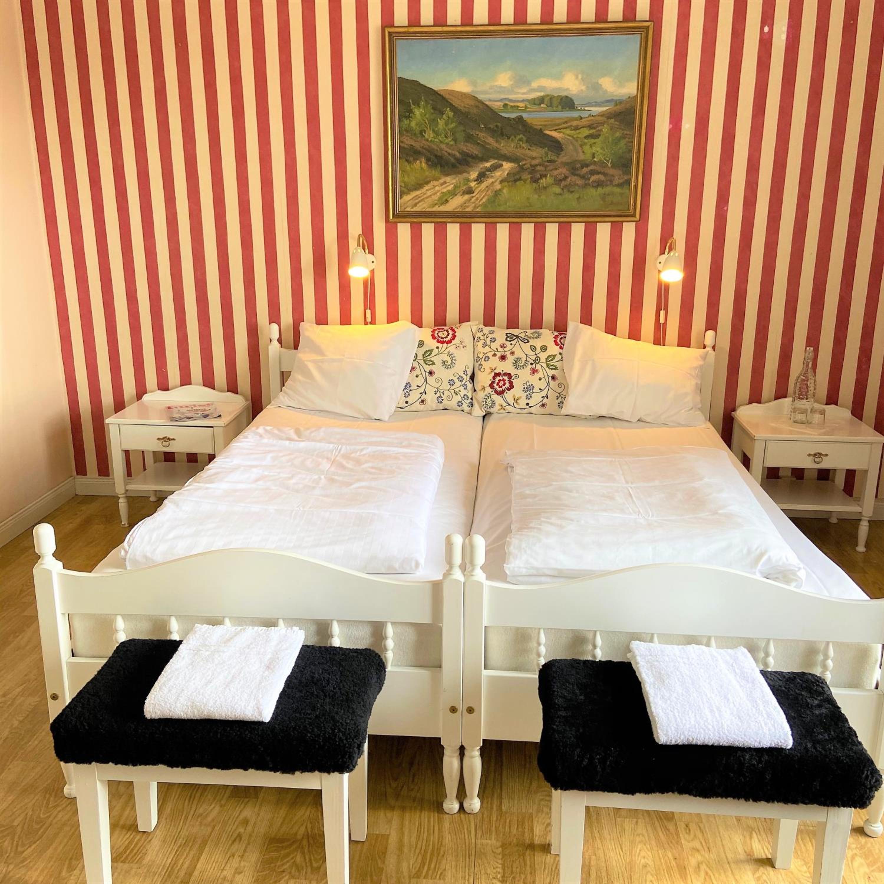 Twin Room with Private Bathroom photo 3