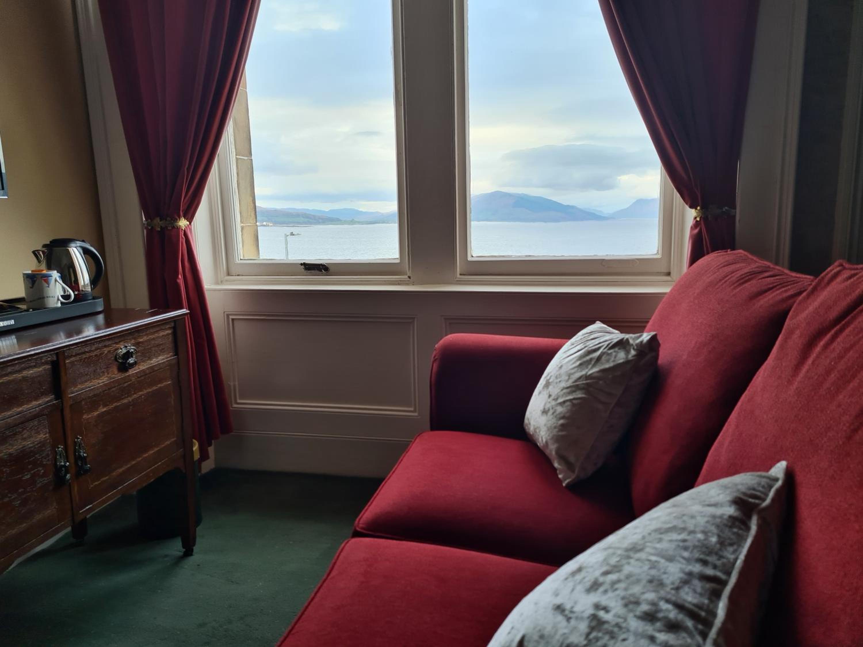 Large Double or Twin Room with Sea View photo 2