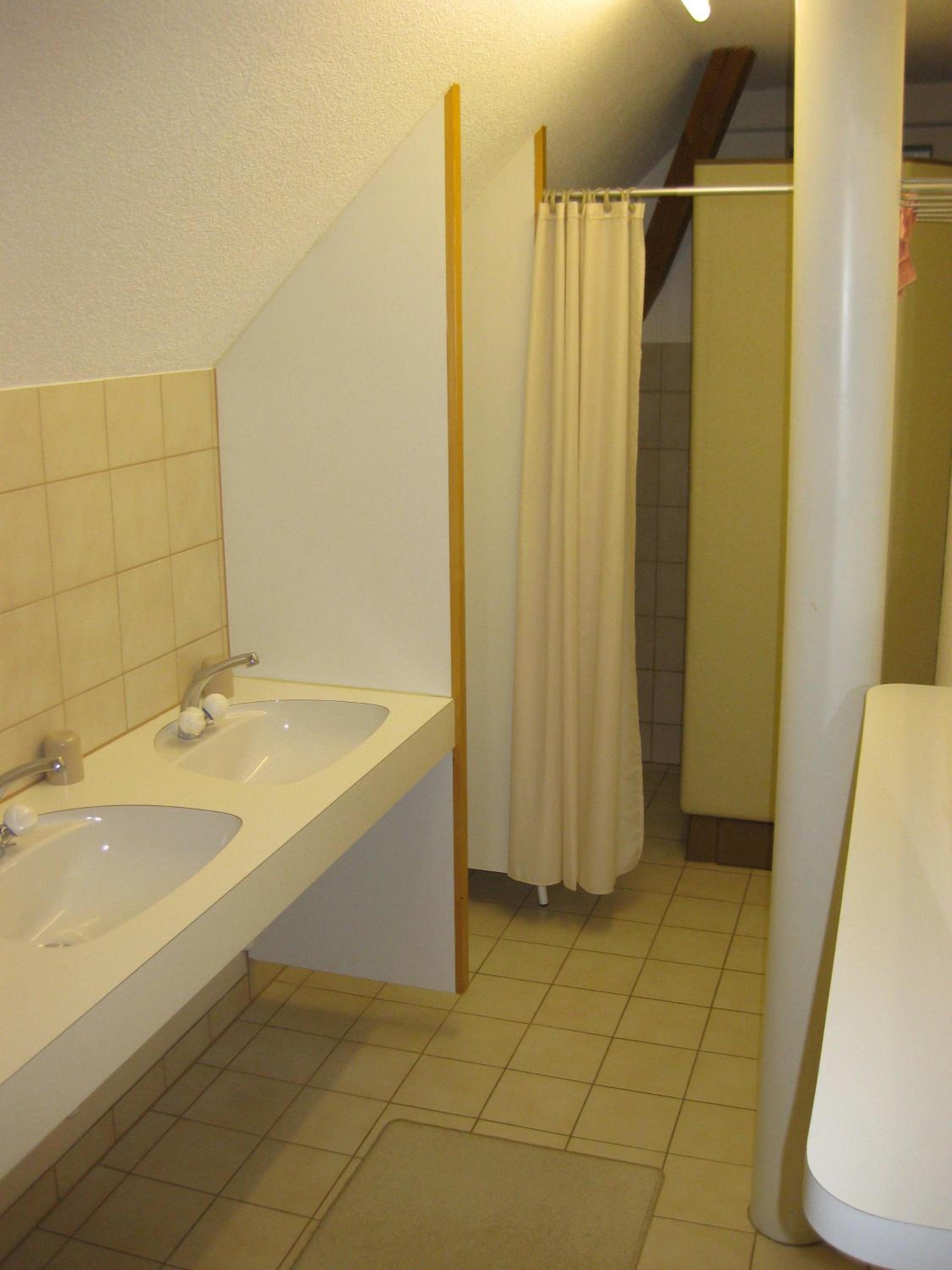 Single Bed in 11-Bed Dormitory Room photo 2