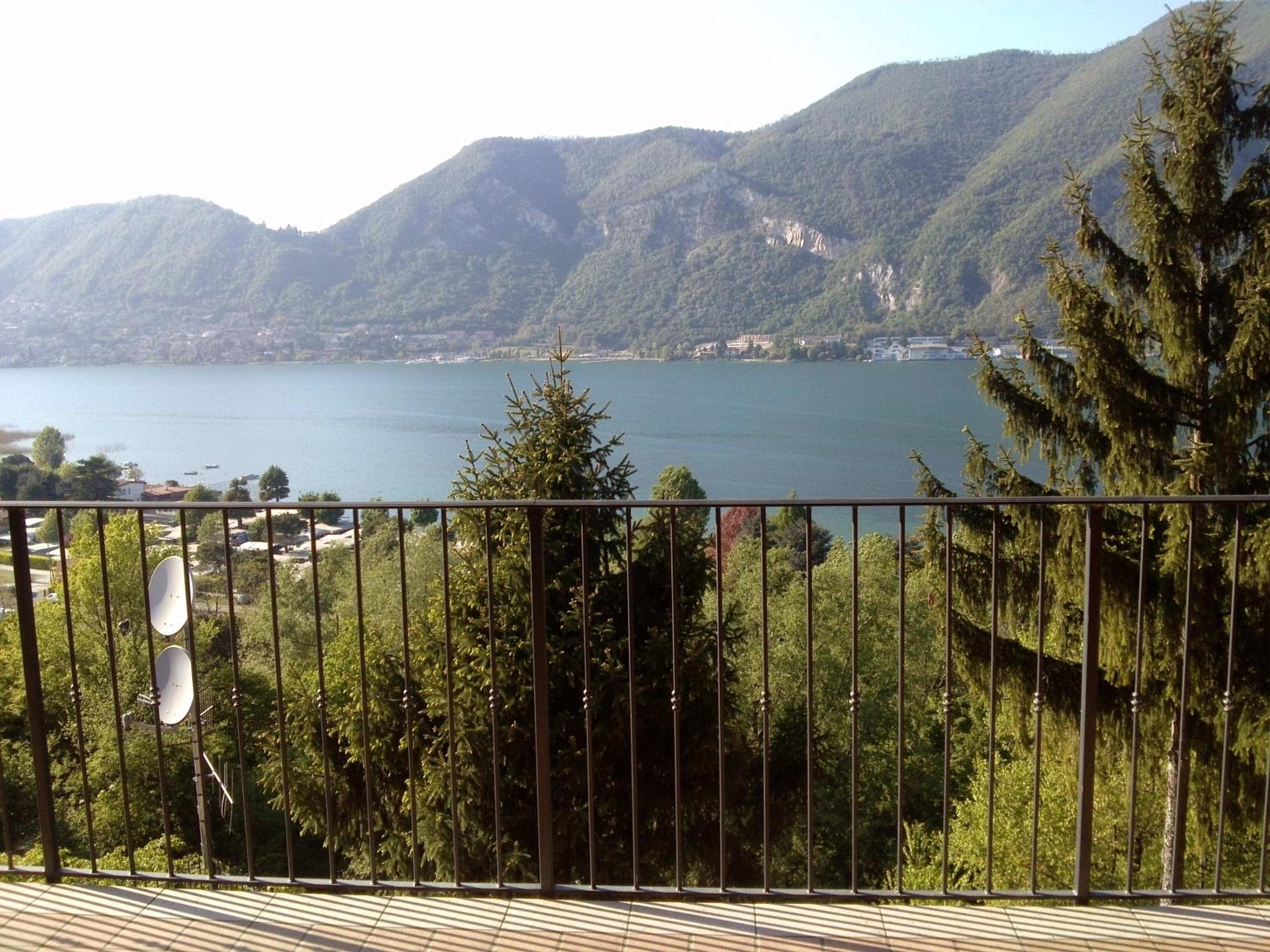 Double Room with Lake View - Photo 7