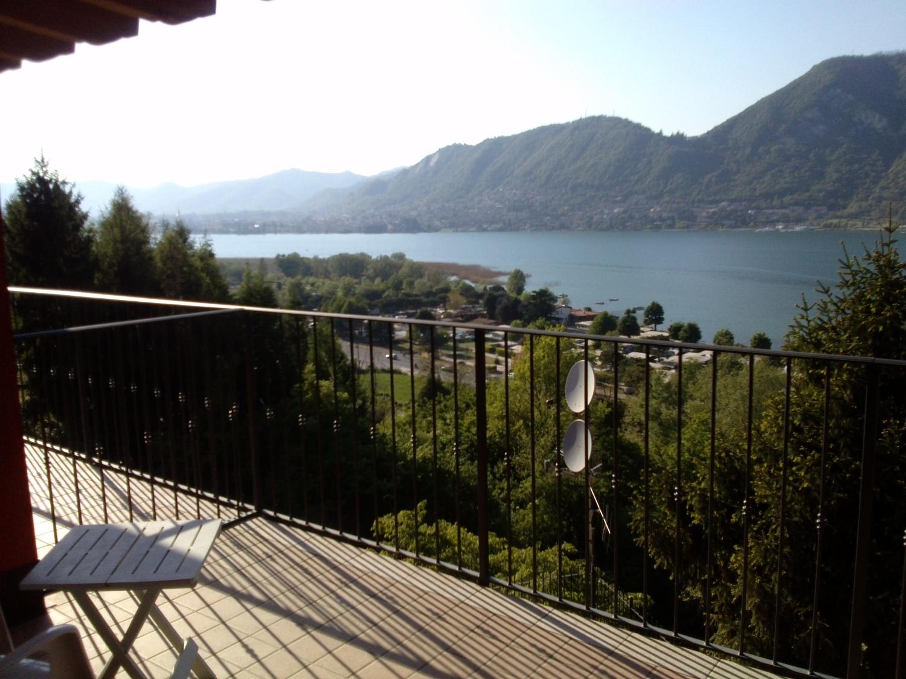 Double Room with Lake View - Photo 6