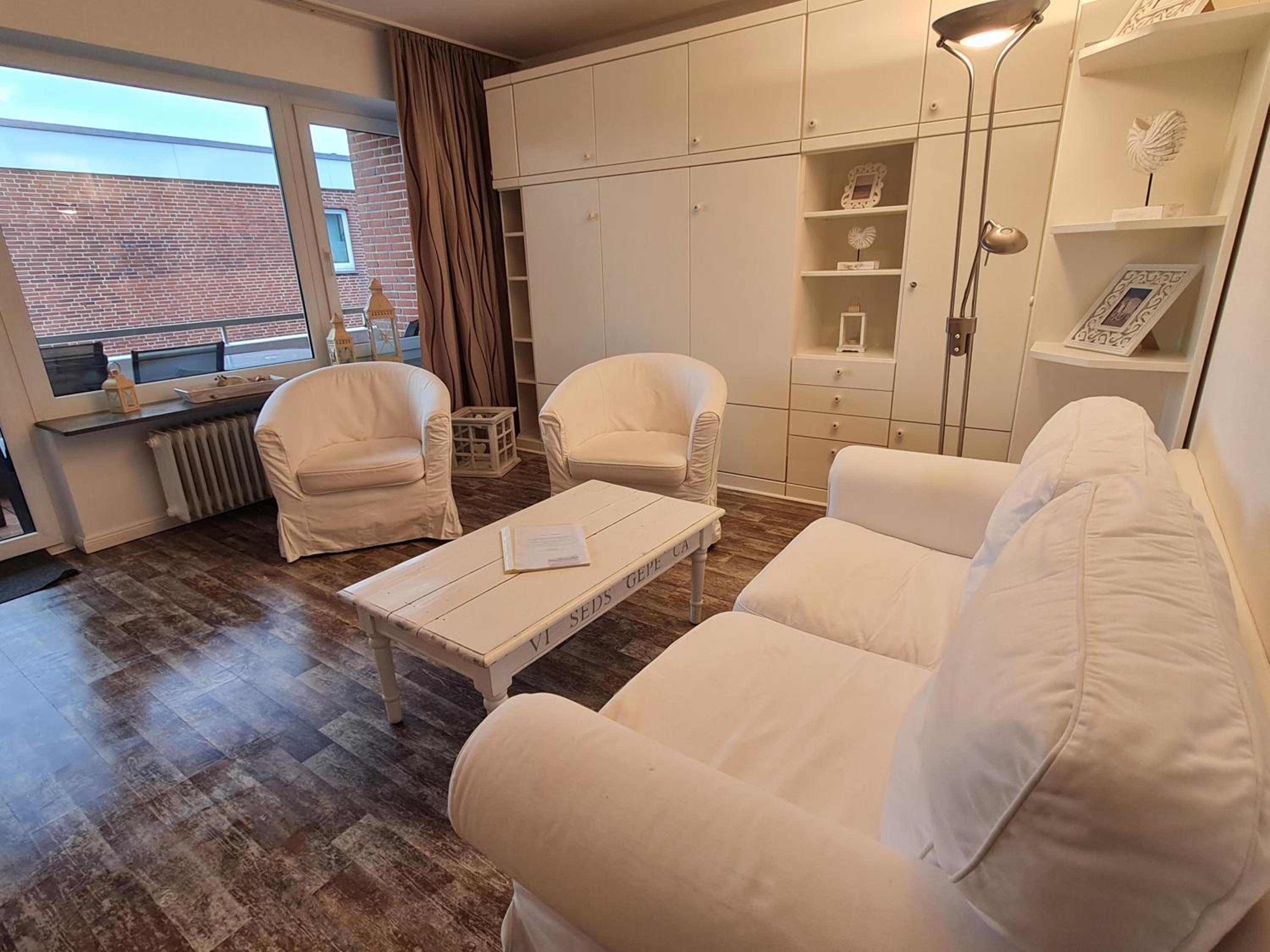 Apartment with Balcony photo 2