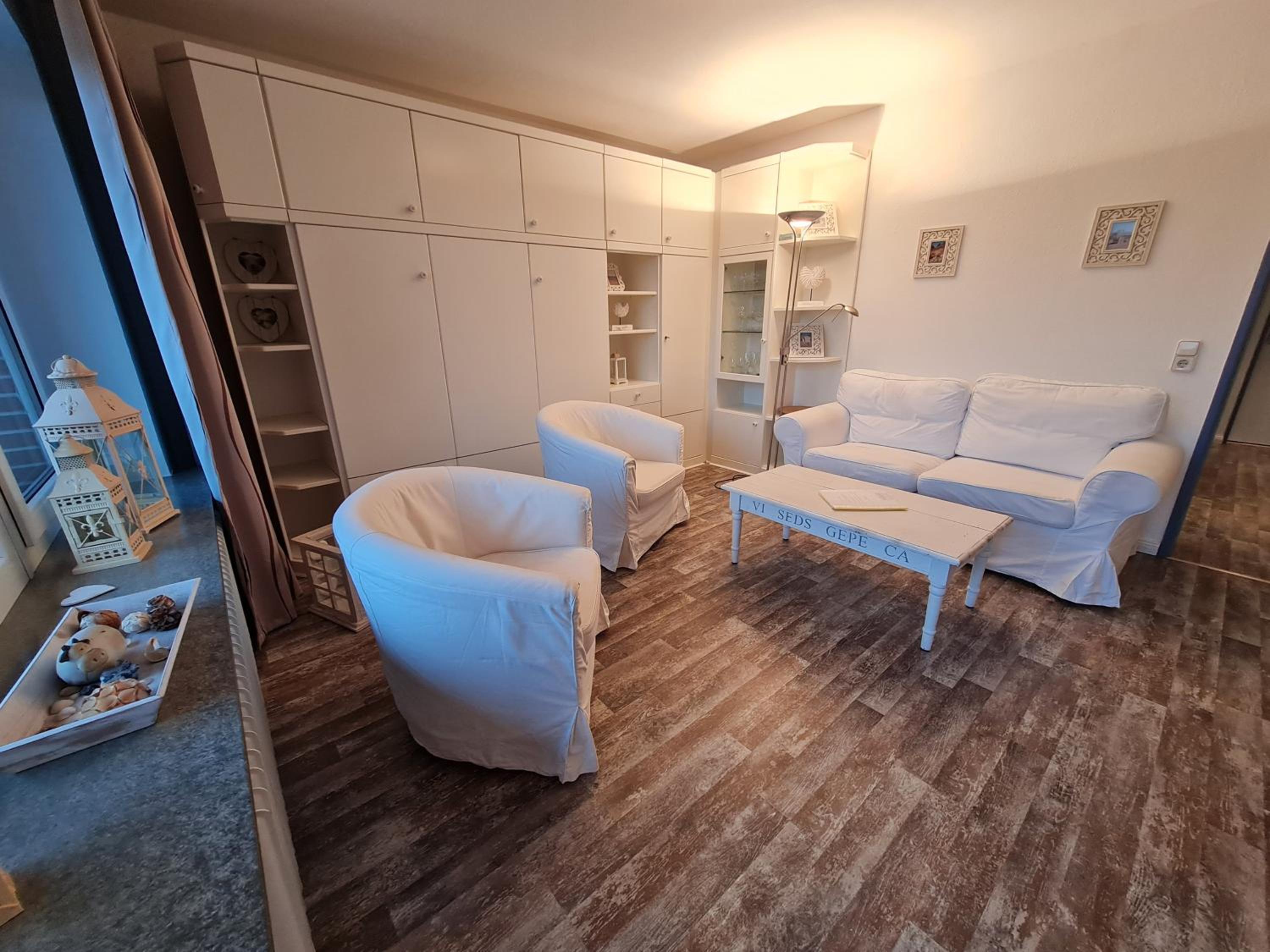 Apartment with Balcony photo 3