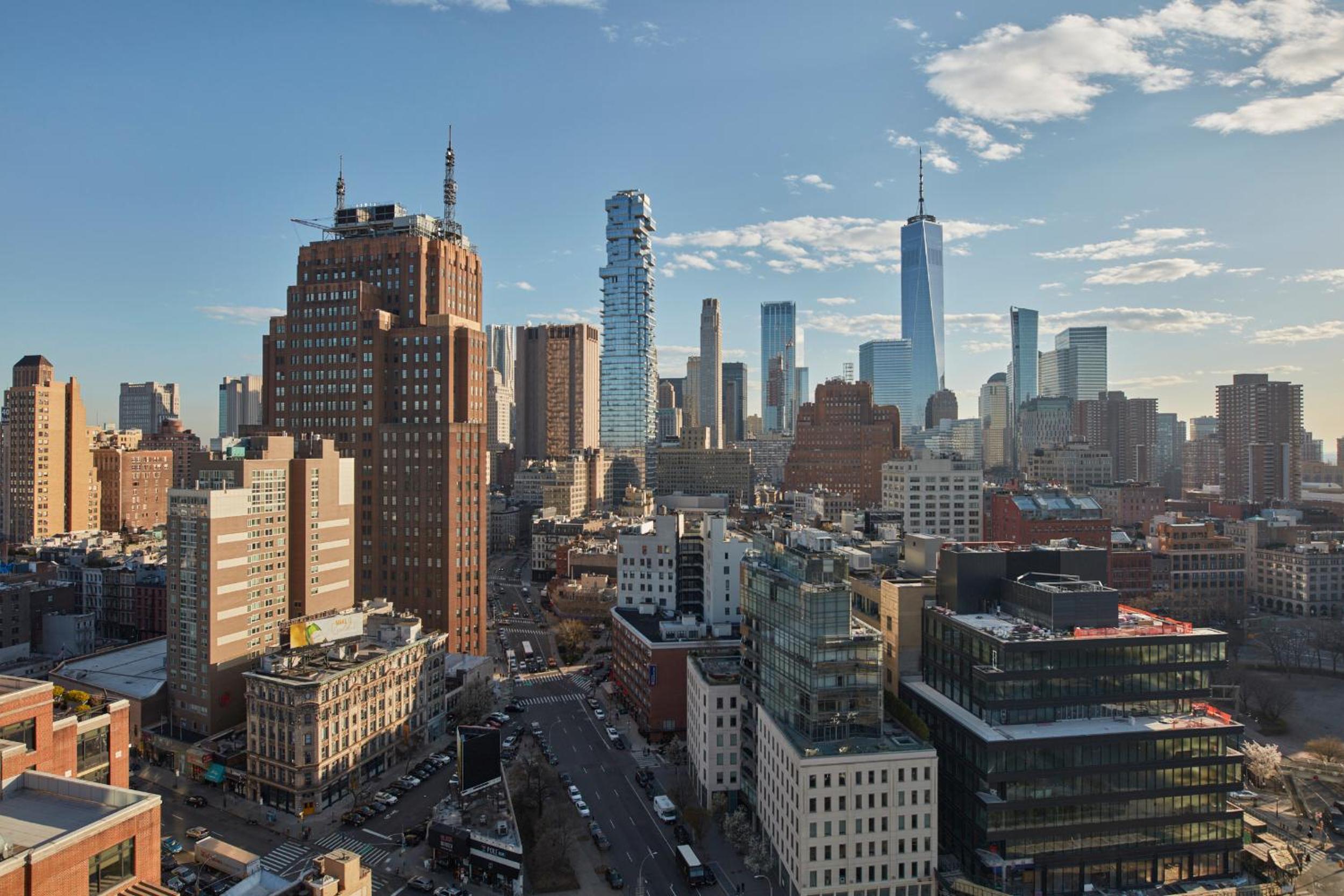 Corner King Studio Skyline thumbnail 6
