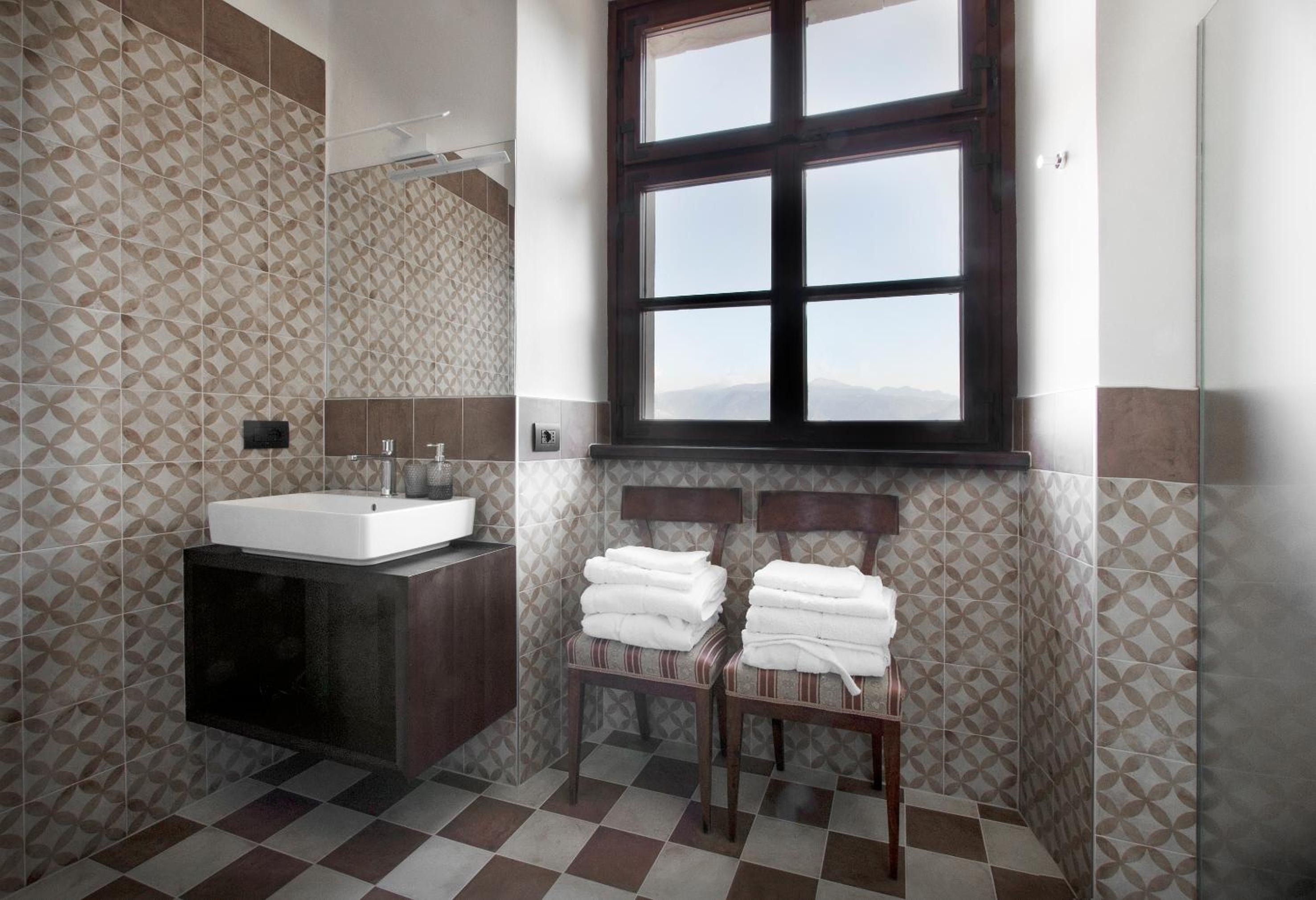 Deluxe Suite photo 2
