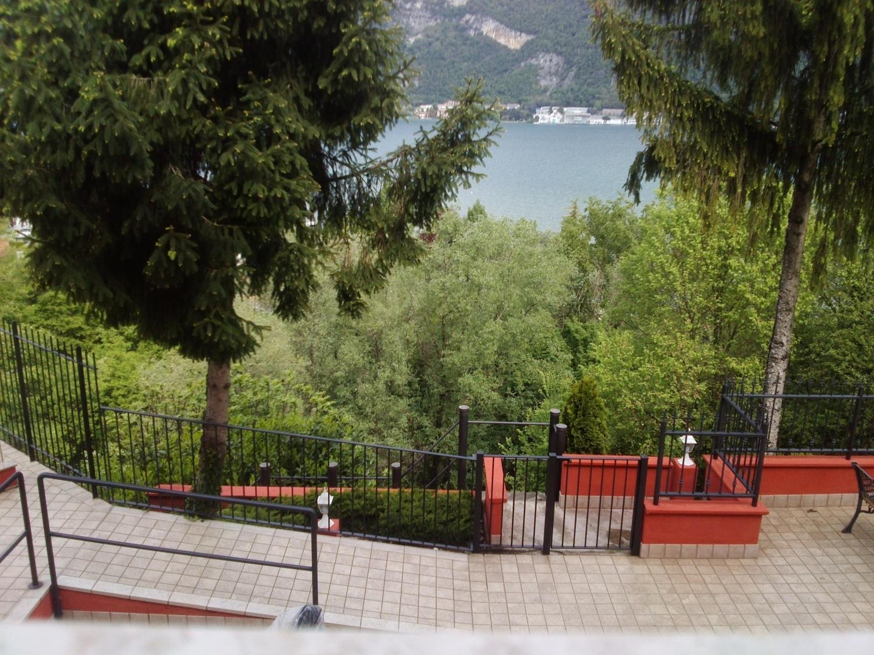 Double Room with Lake View - Photo 11
