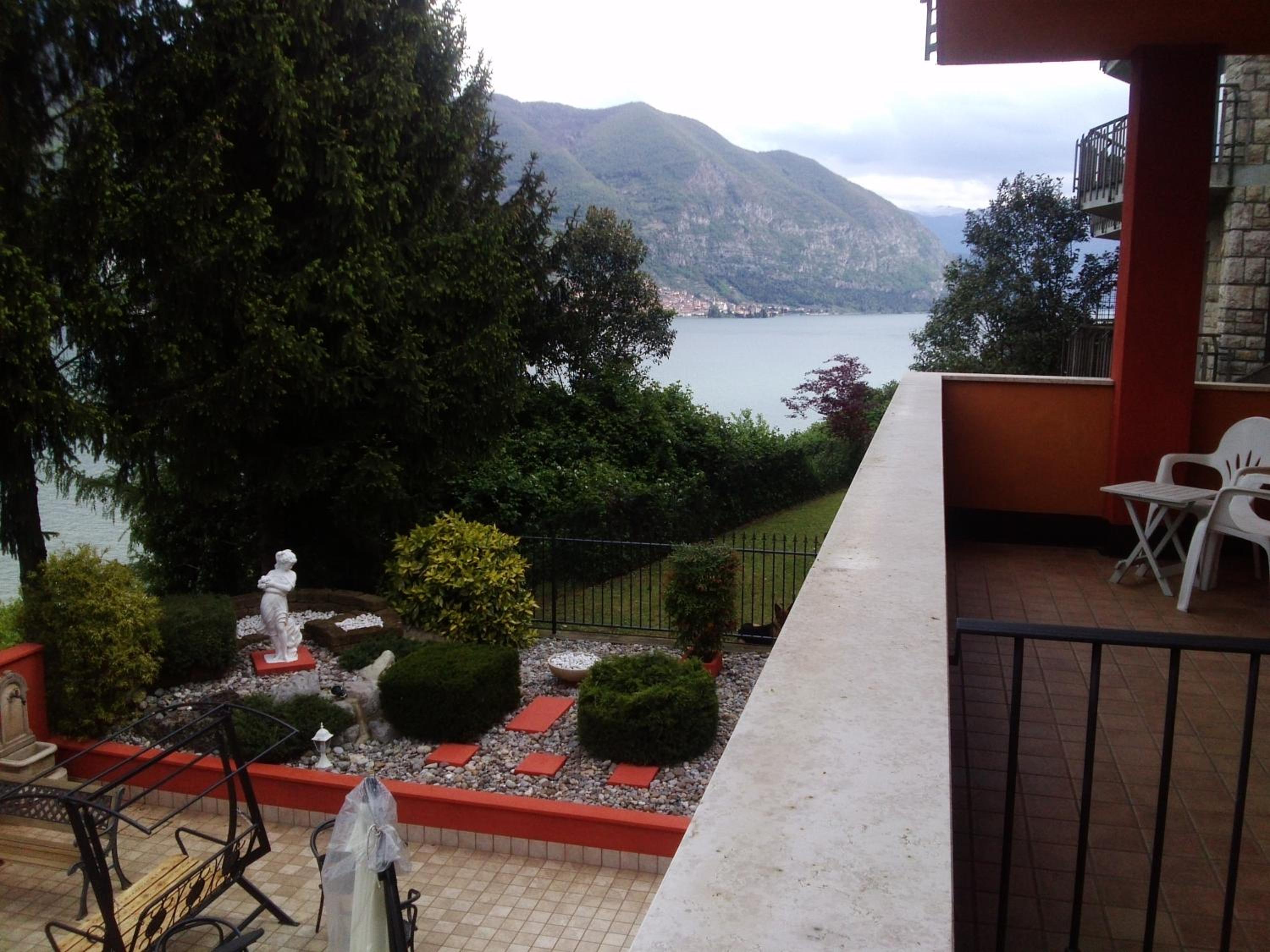 Double Room with Lake View - Photo 10