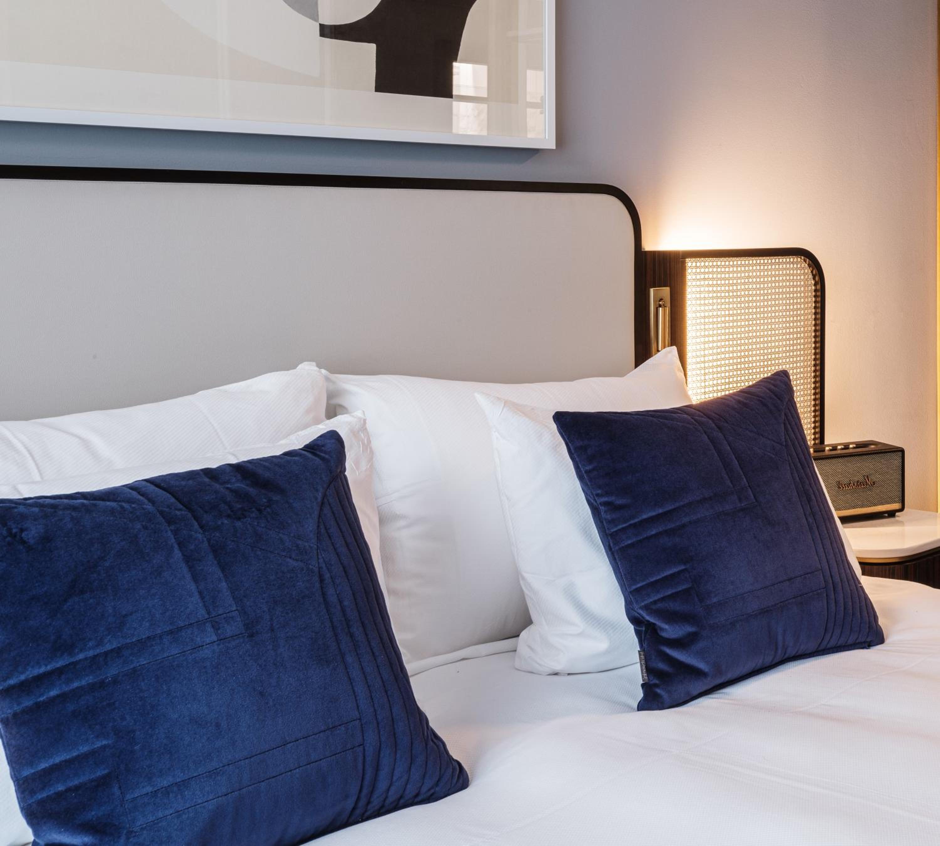 Junior Suite with Lake View - Photo 2