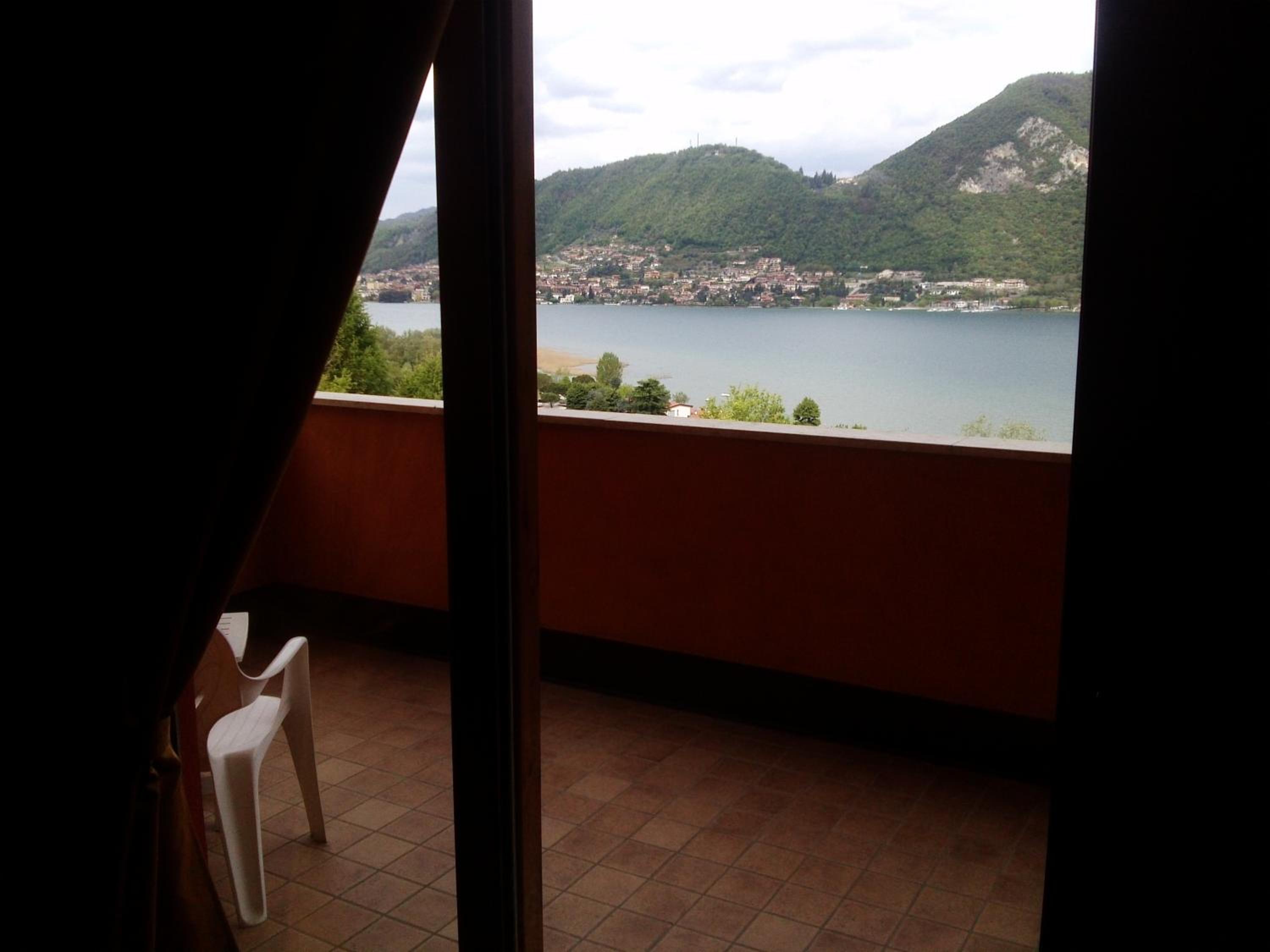Double Room with Lake View - Photo 9