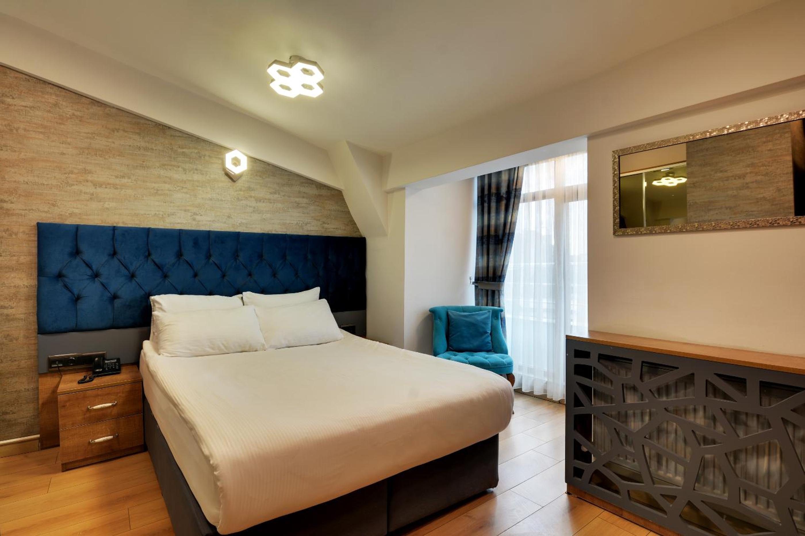 Large Double Room photo 2