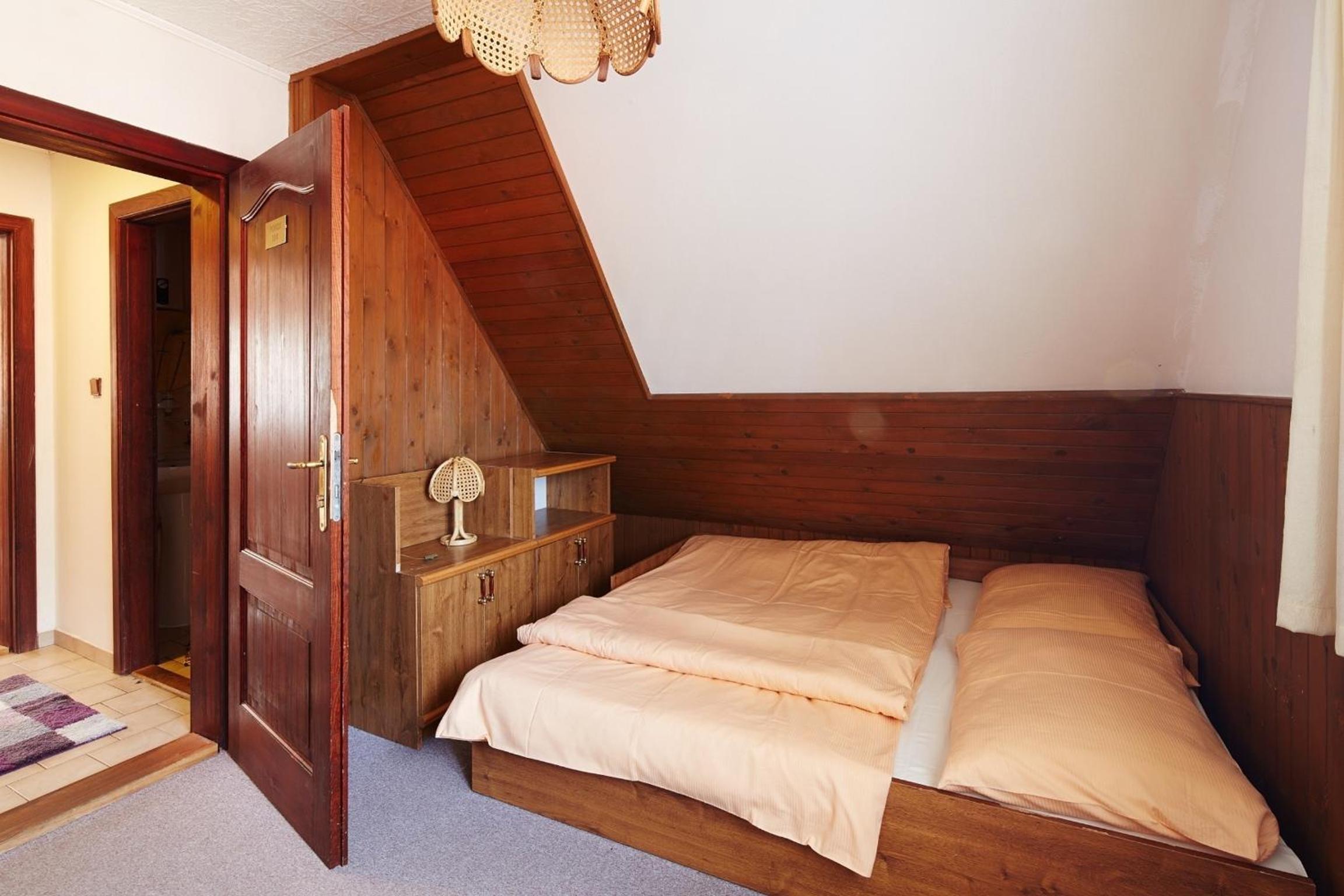 Twin Room with Shared Bathroom photo 1