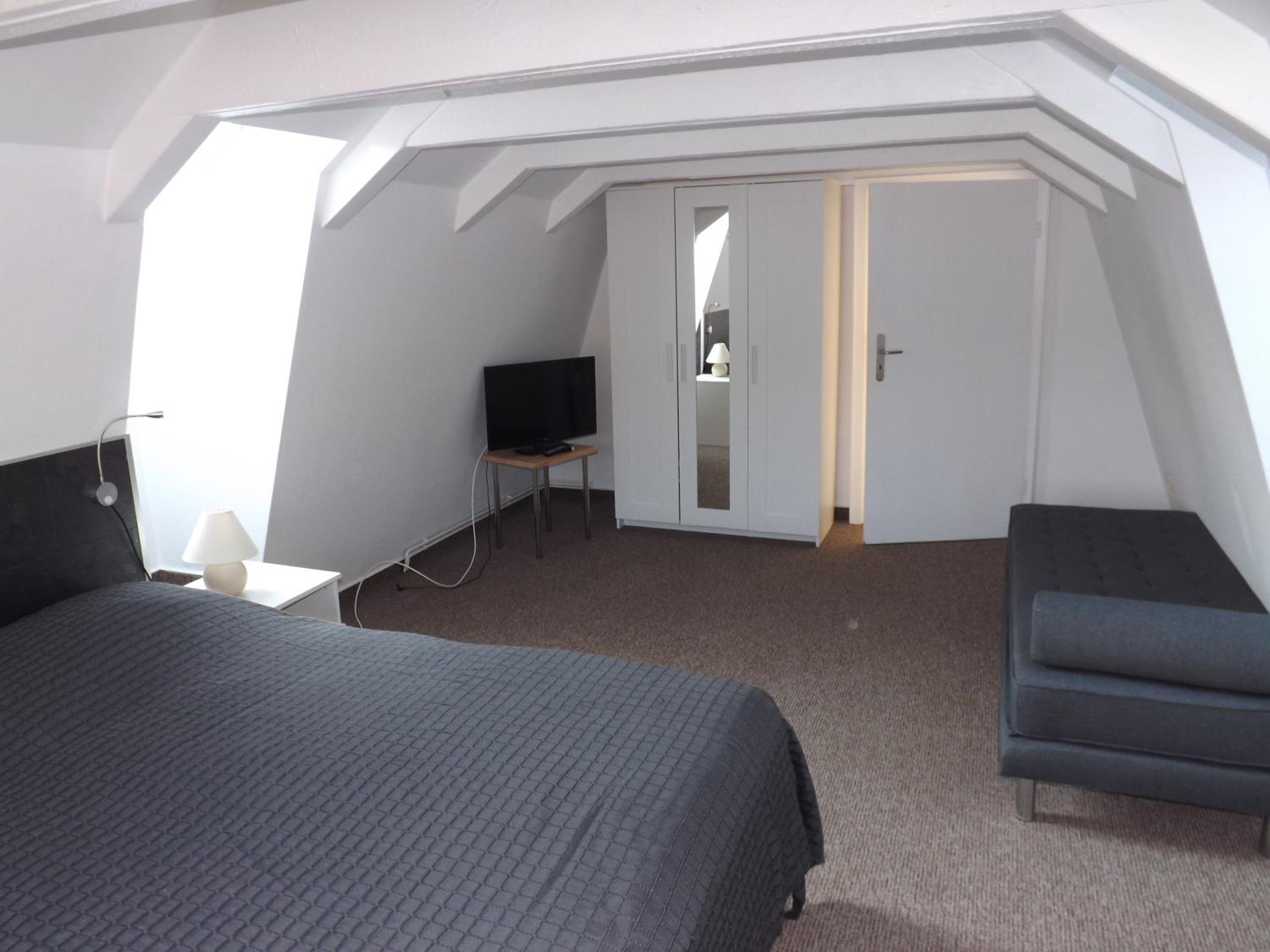 Two-Bedroom Apartment with Balcony photo 2