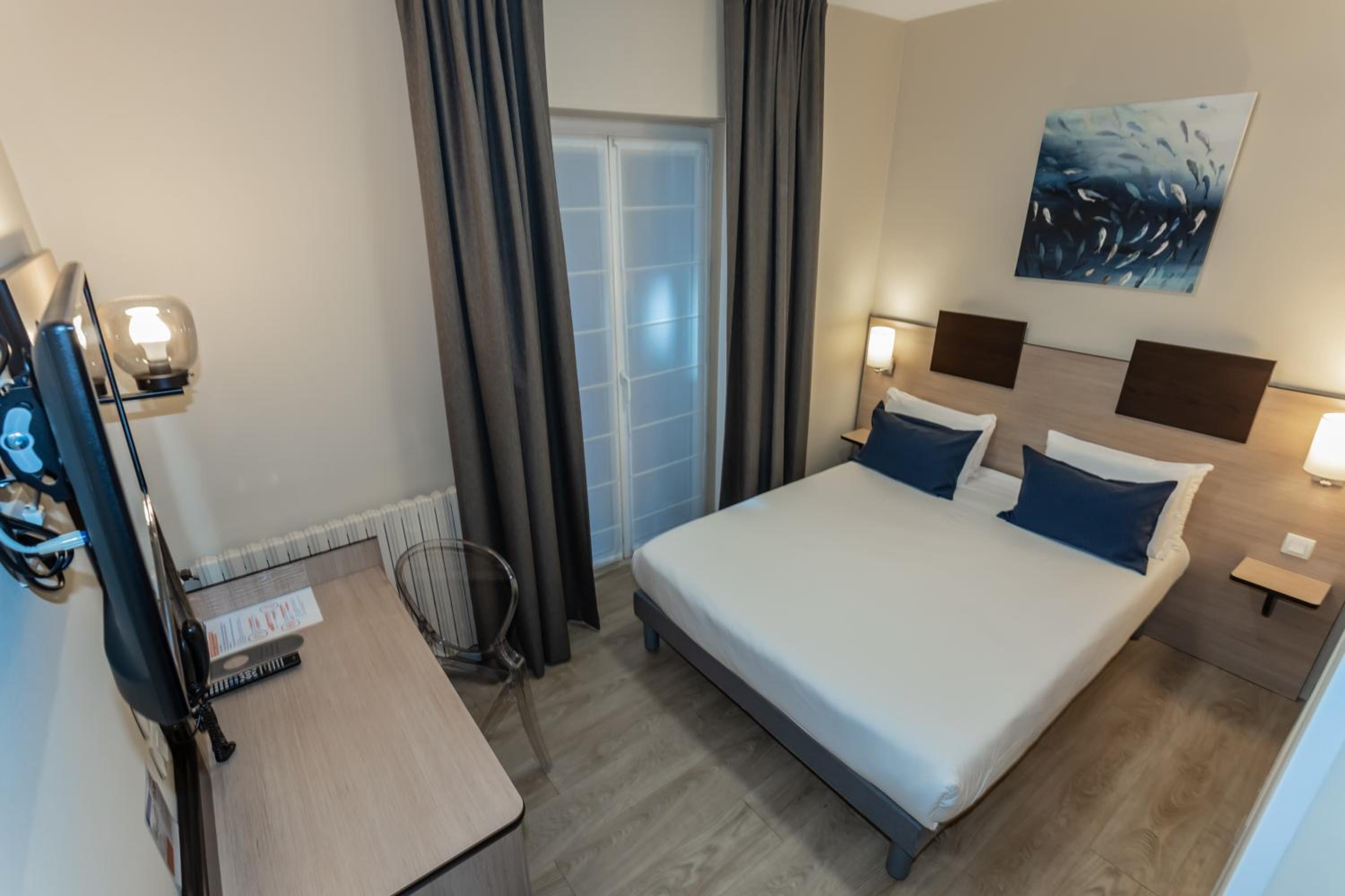 Double Room - Photo 13