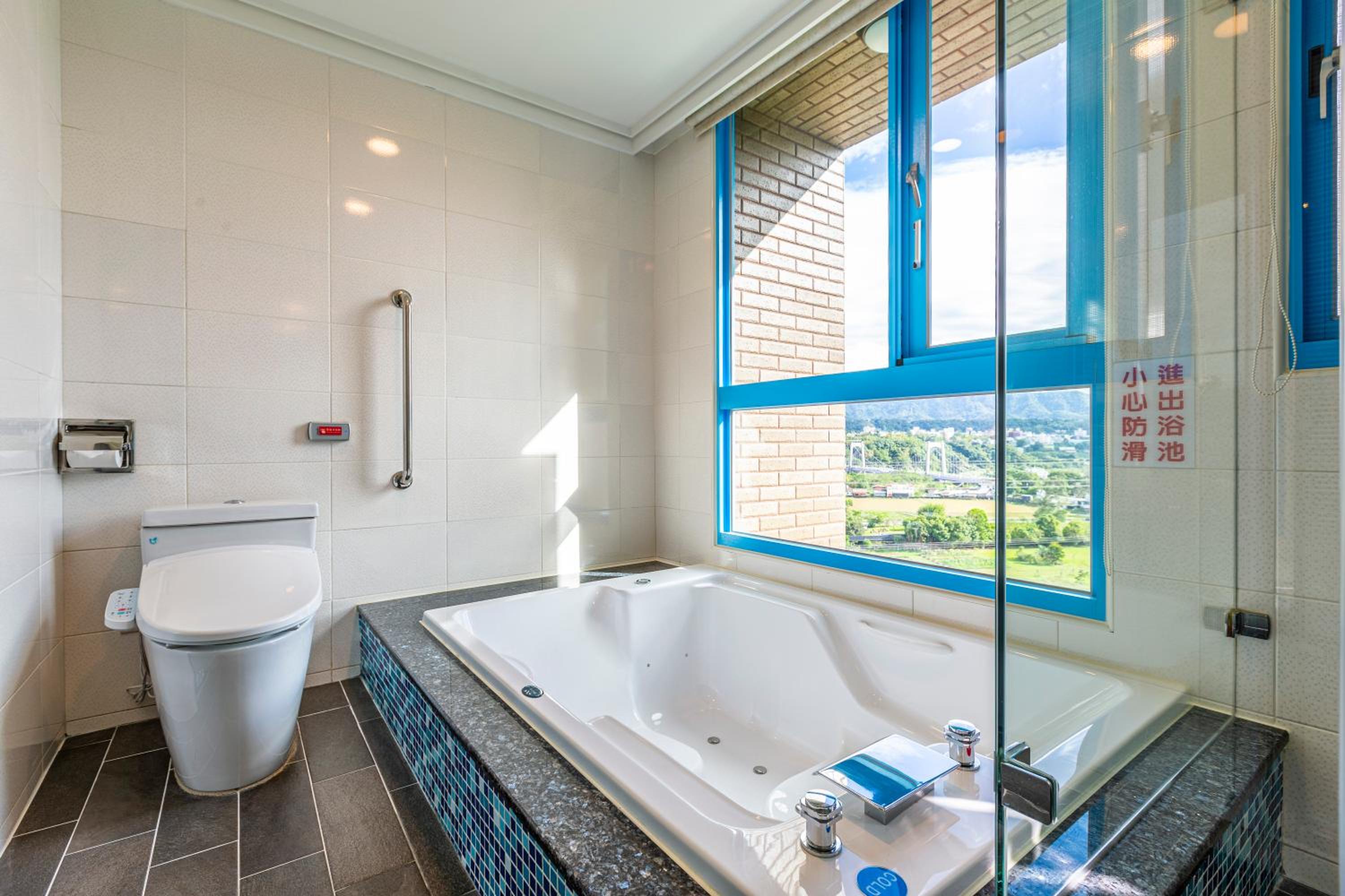 Deluxe Double Room with Bath photo 3